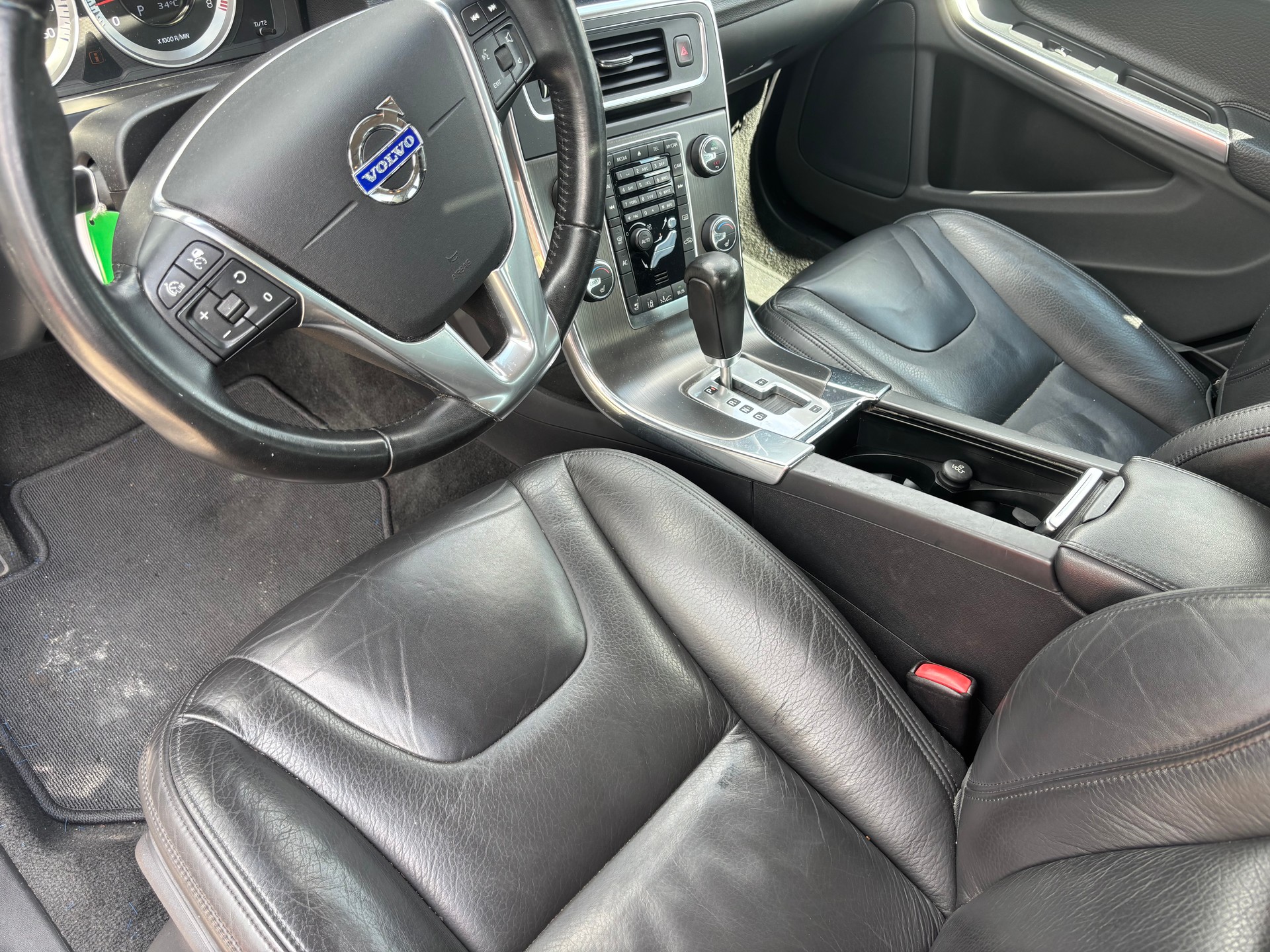 VOLVO S60 T6 AWD Summum Geartronic-image-8