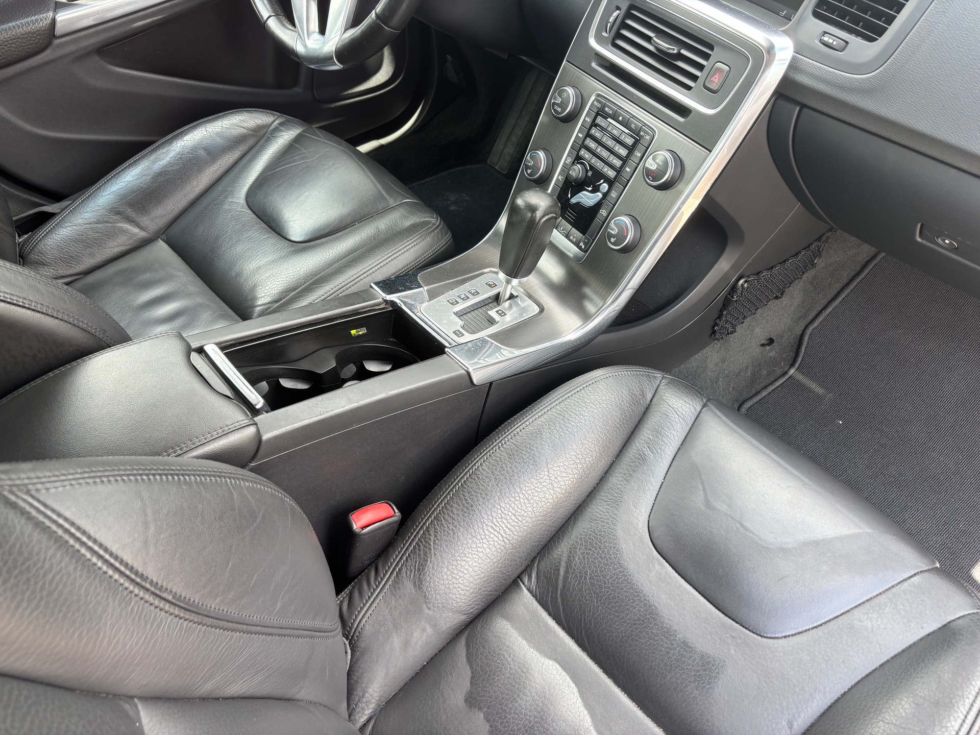 VOLVO S60 T6 AWD Summum Geartronic-image-7
