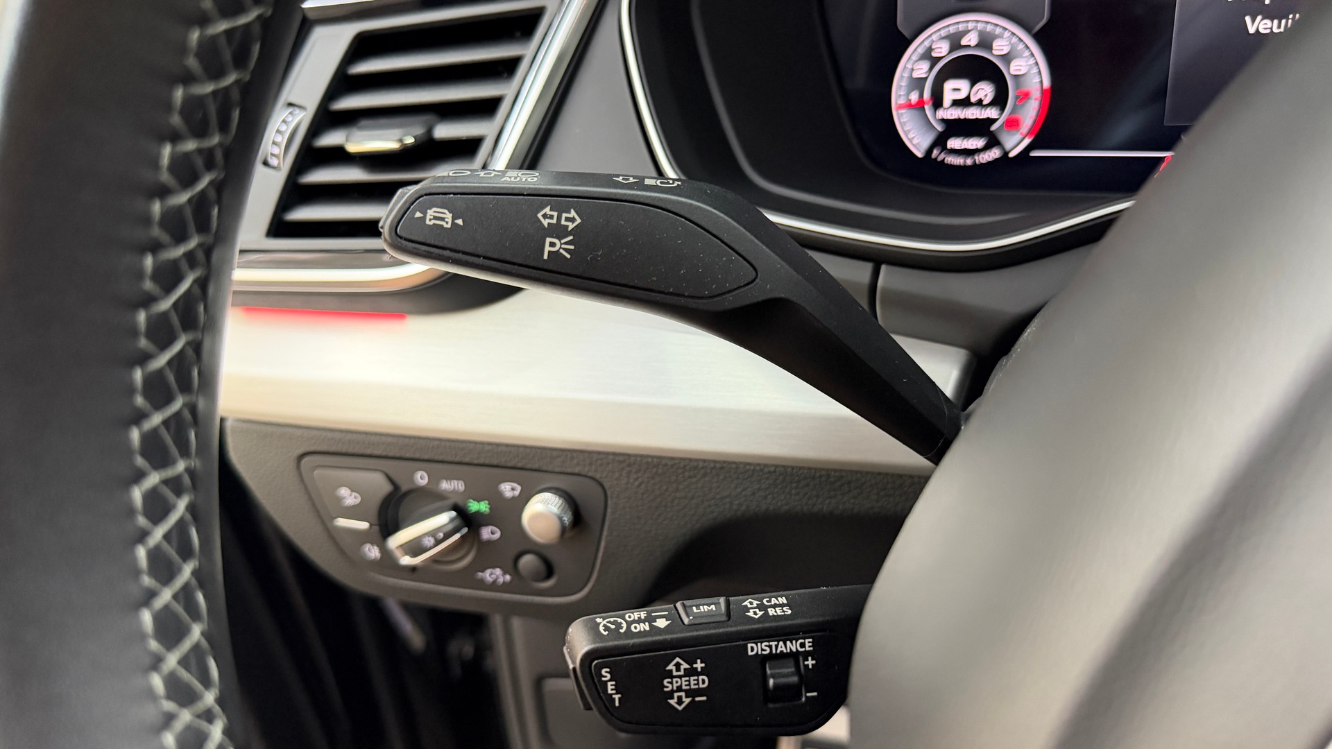 AUDI Q5 45 TFSI S-line quattro S-tronic-image-16