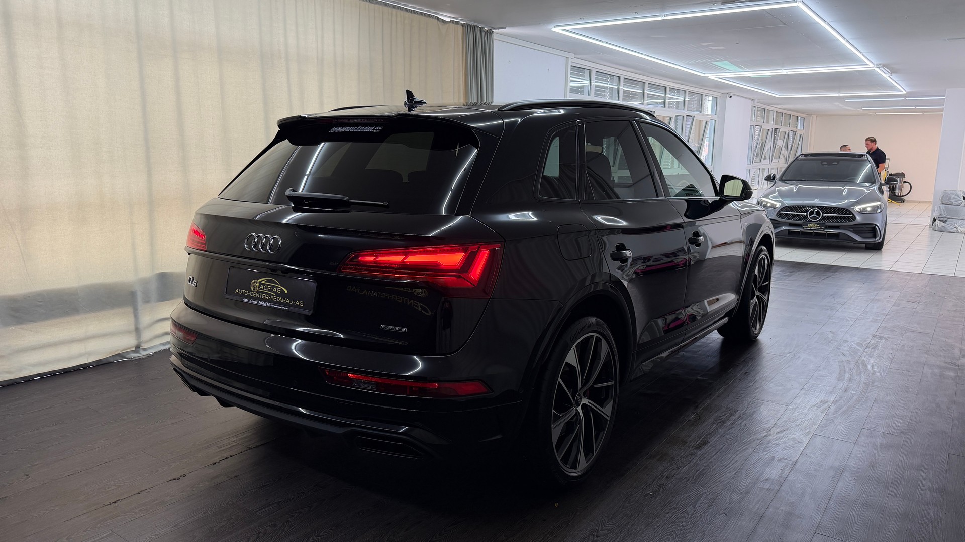 AUDI Q5 45 TFSI S-line quattro S-tronic-showroom-element-3