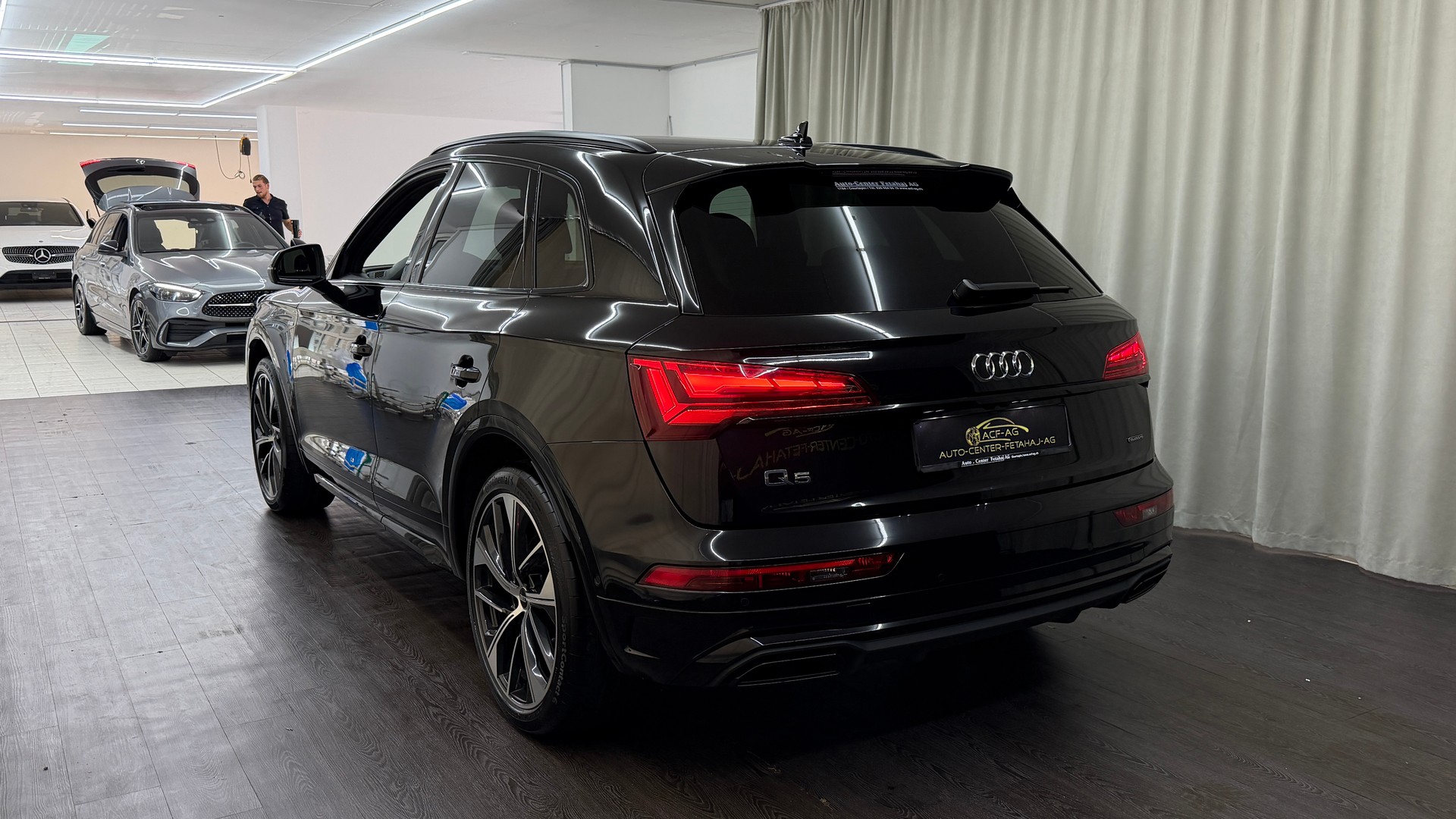 AUDI Q5 45 TFSI S-line quattro S-tronic-image-5