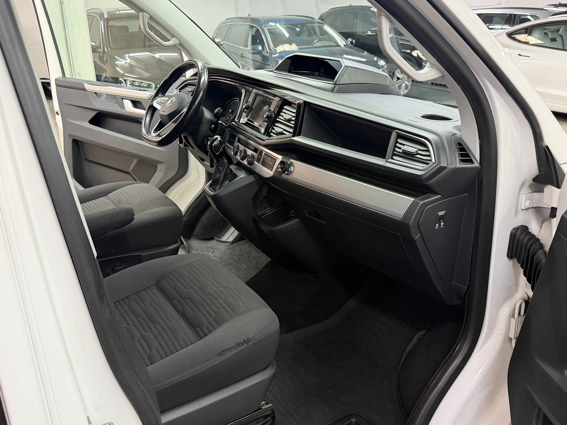 VW T6.1 Multivan 2.0 Bi-TDI Comfortline 4Motion DSG-image-14