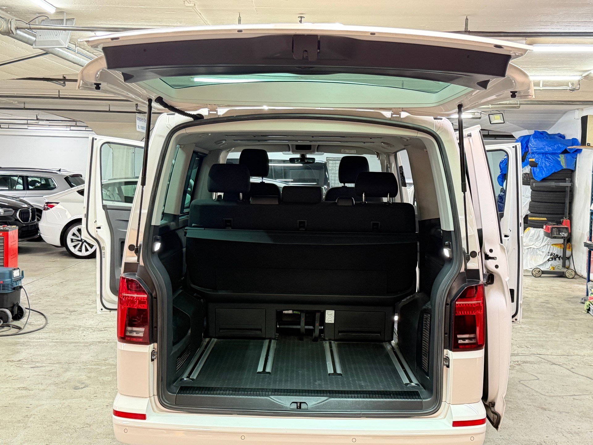 VW T6.1 Multivan 2.0 Bi-TDI Comfortline 4Motion DSG-image-9