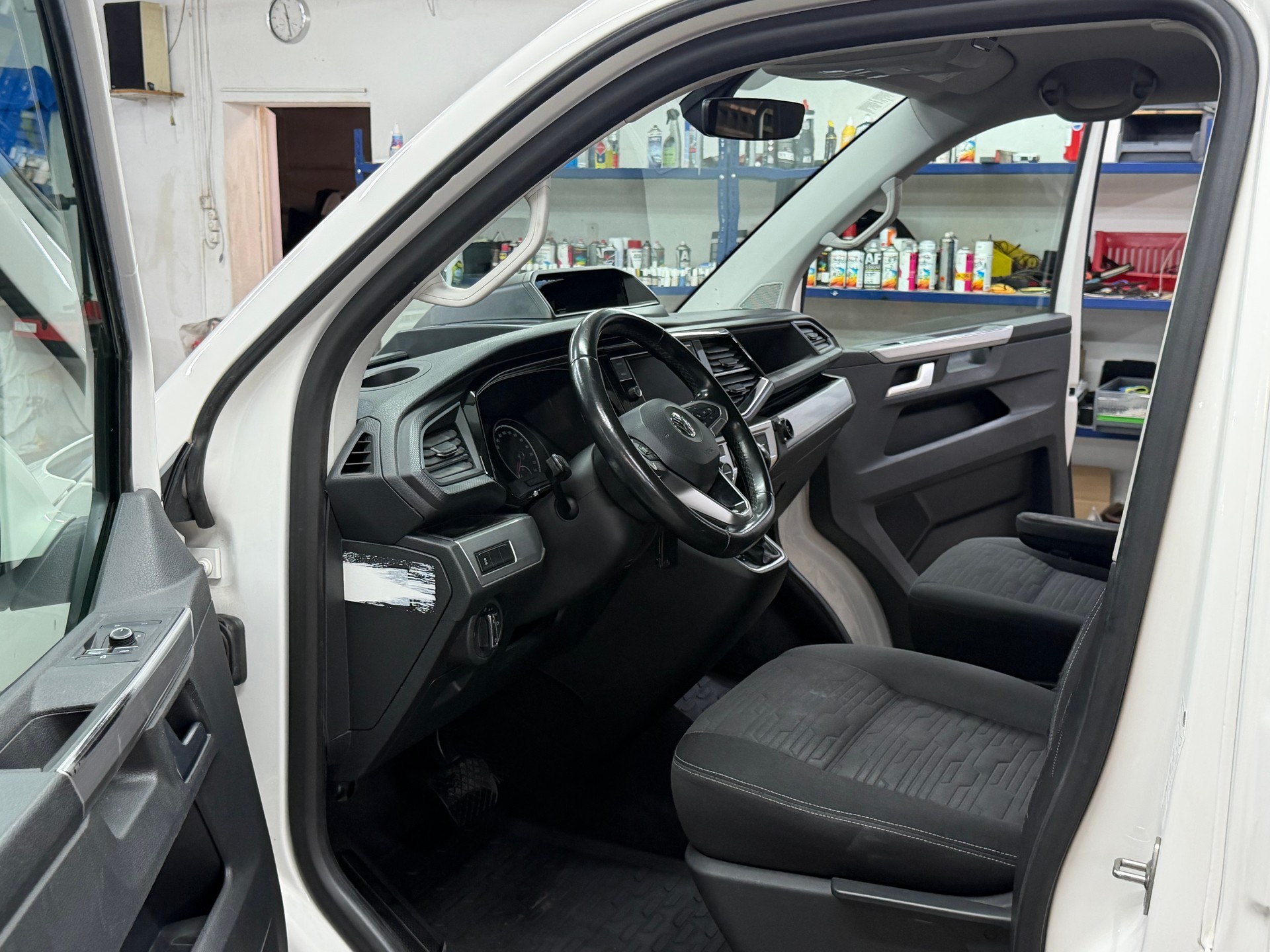 VW T6.1 Multivan 2.0 Bi-TDI Comfortline 4Motion DSG-image-7