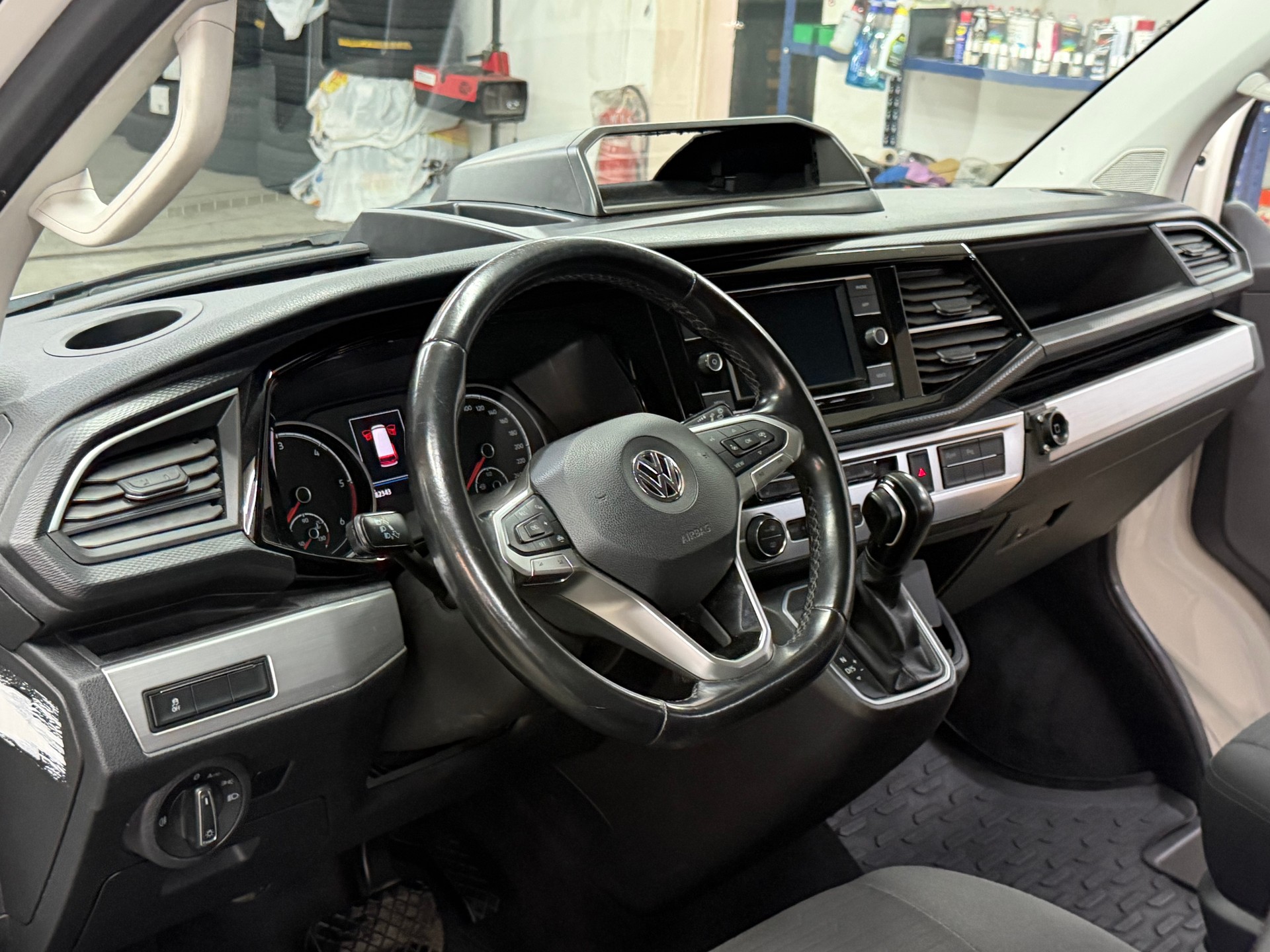 VW T6.1 Multivan 2.0 Bi-TDI Comfortline 4Motion DSG-image-8