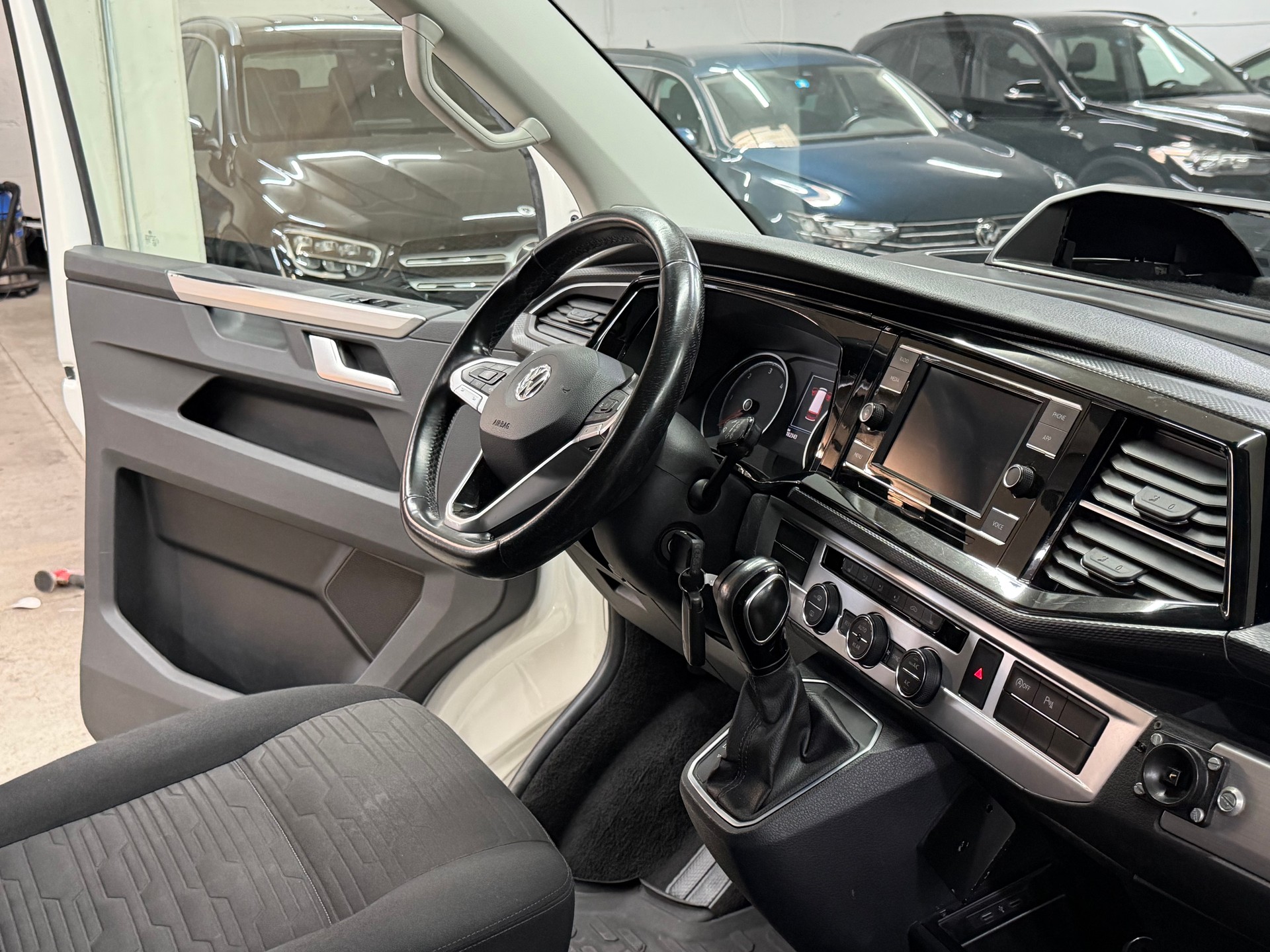 VW T6.1 Multivan 2.0 Bi-TDI Comfortline 4Motion DSG-image-12