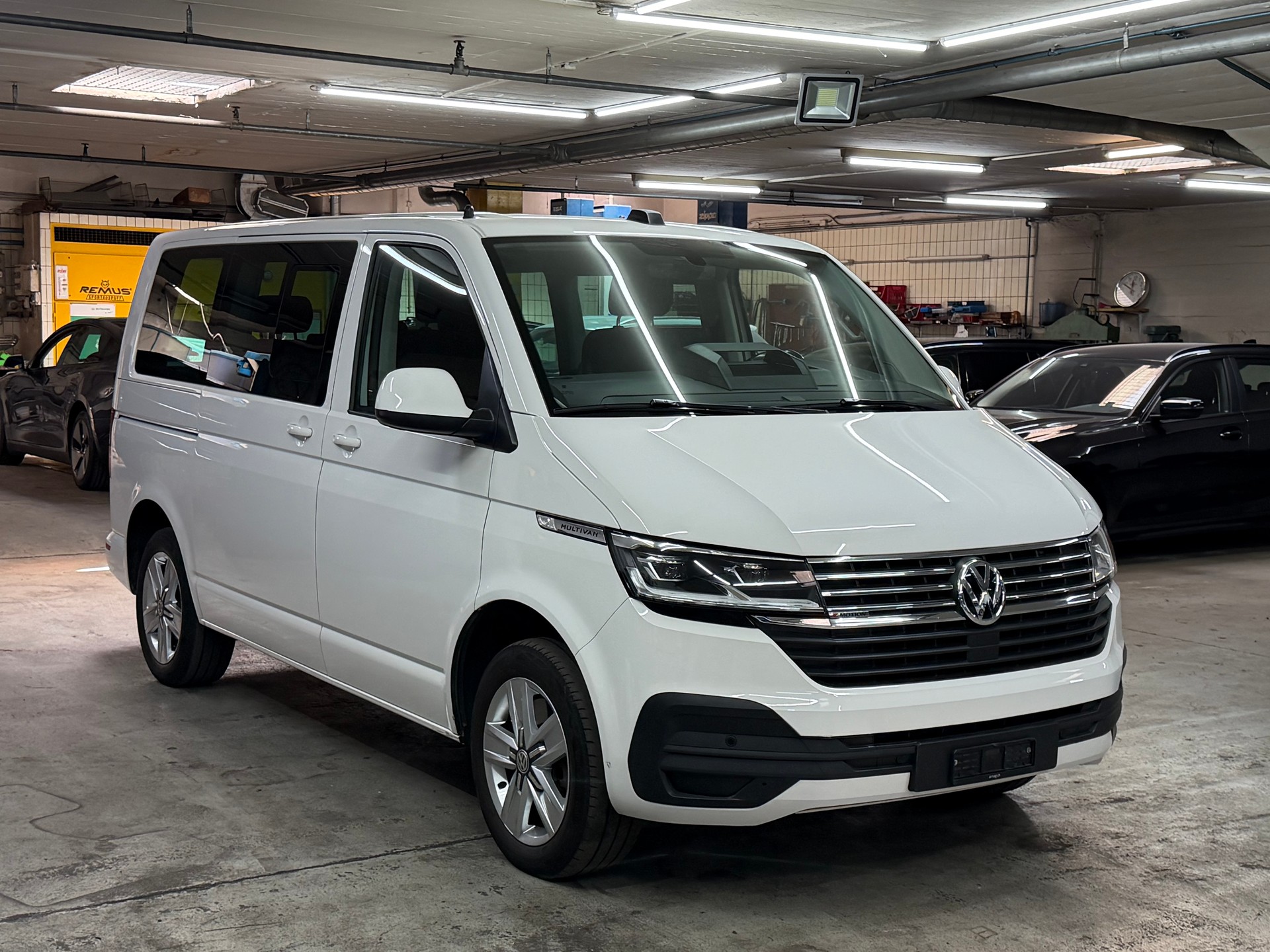 VW T6.1 Multivan 2.0 Bi-TDI Comfortline 4Motion DSG-image-2