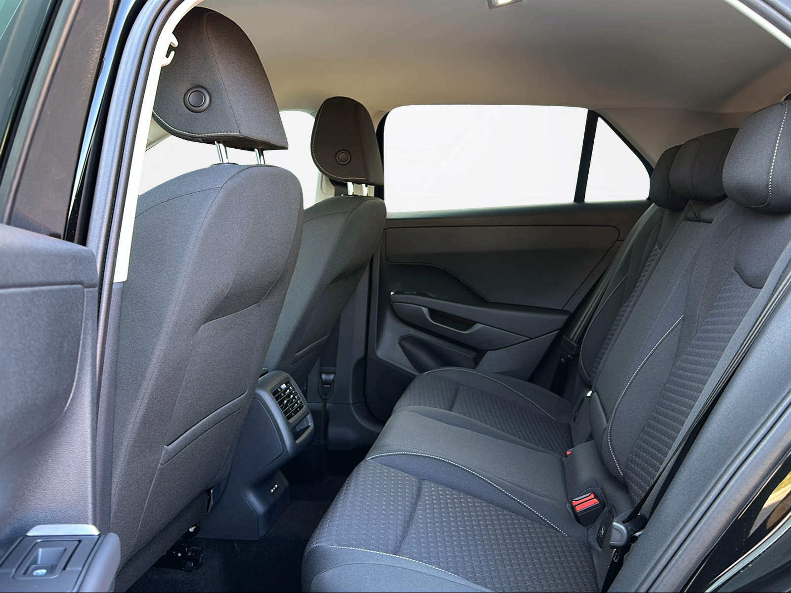 VW T-Roc 1.5 eTSI mHEV Life DSG-image-9