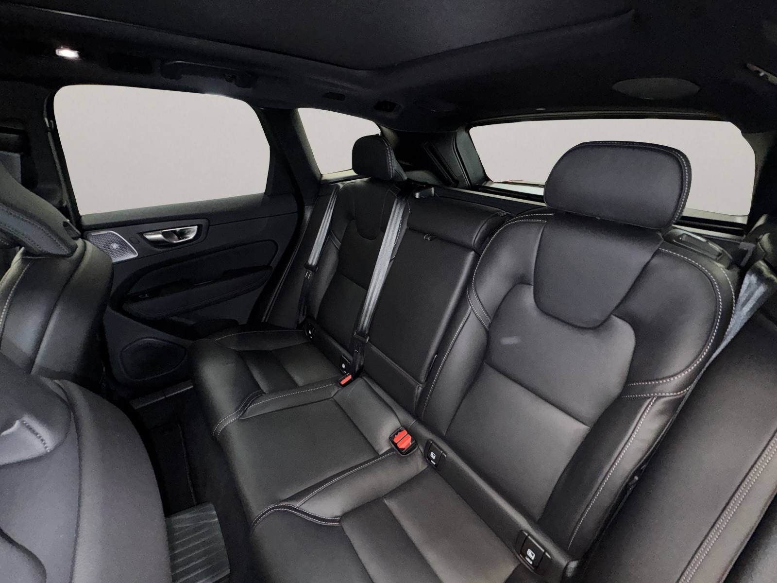 VOLVO XC60 2.0 T8 TE Black Edition eAWD-image-9