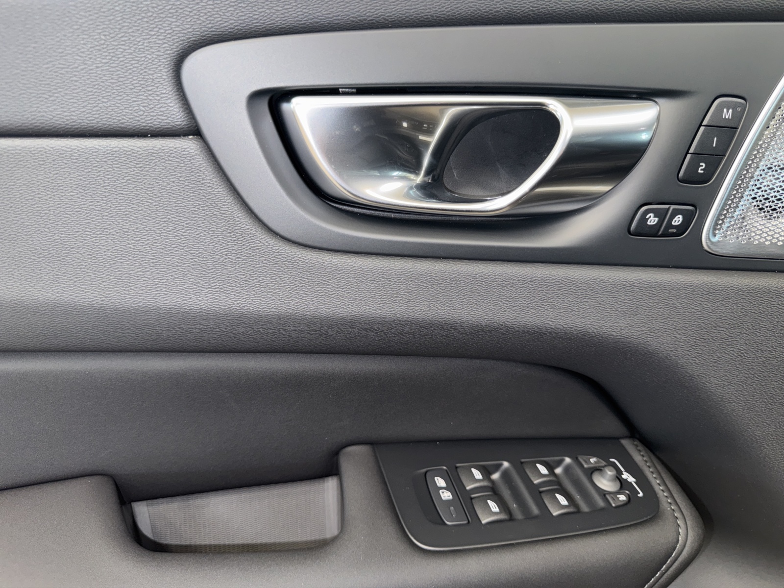 VOLVO XC60 2.0 T8 TE Black Edition eAWD-image-12