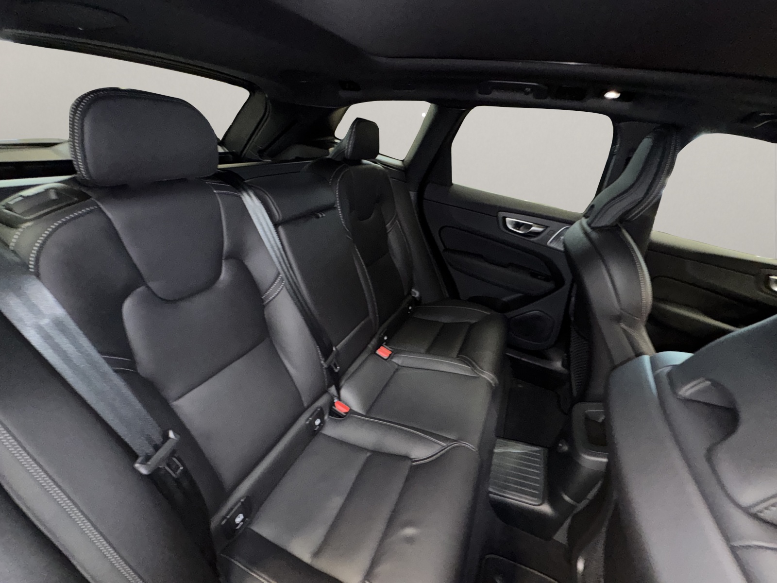 VOLVO XC60 2.0 T8 TE Black Edition eAWD-image-10