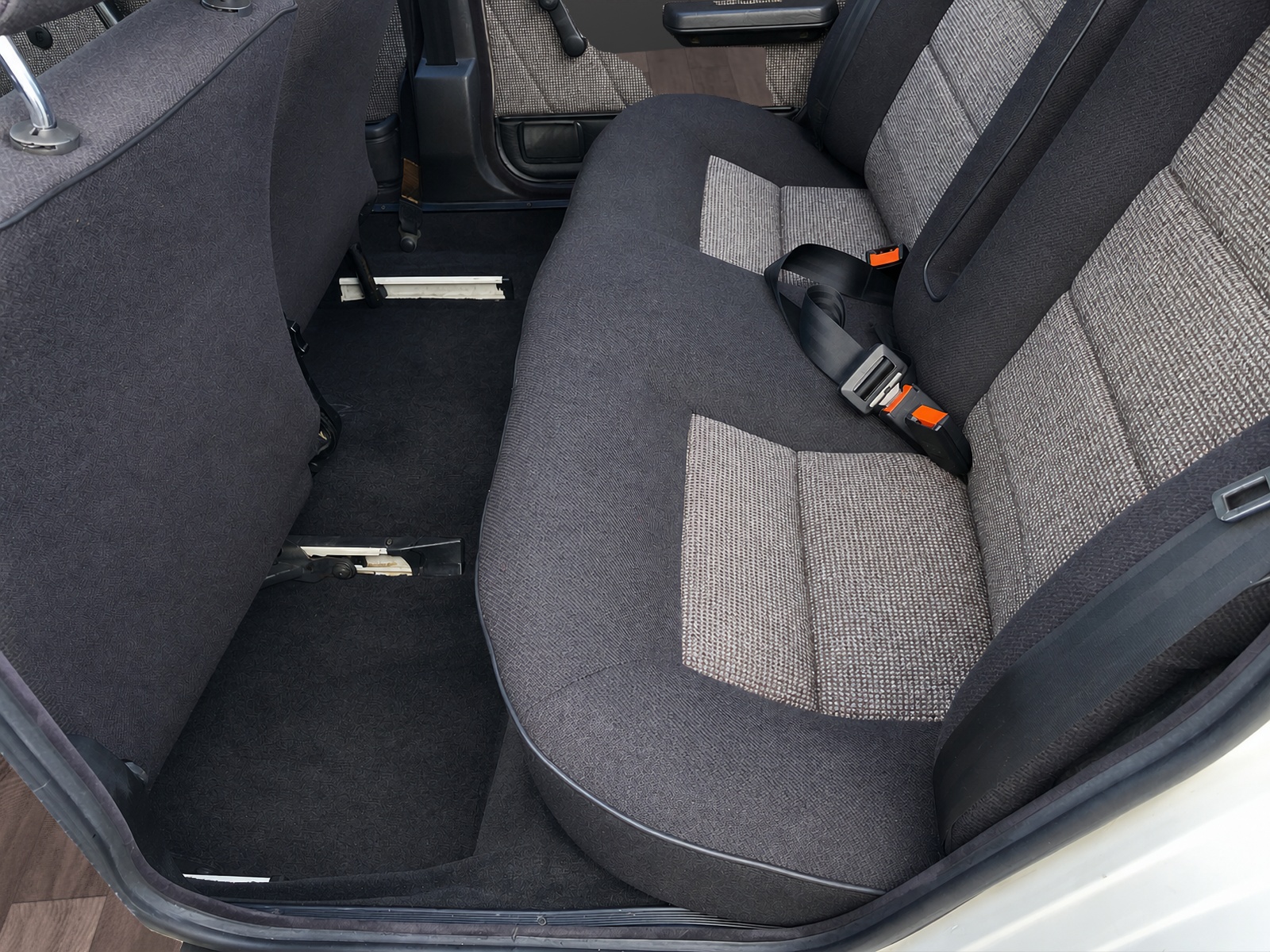 AUDI 90 2.2 quattro-image-10