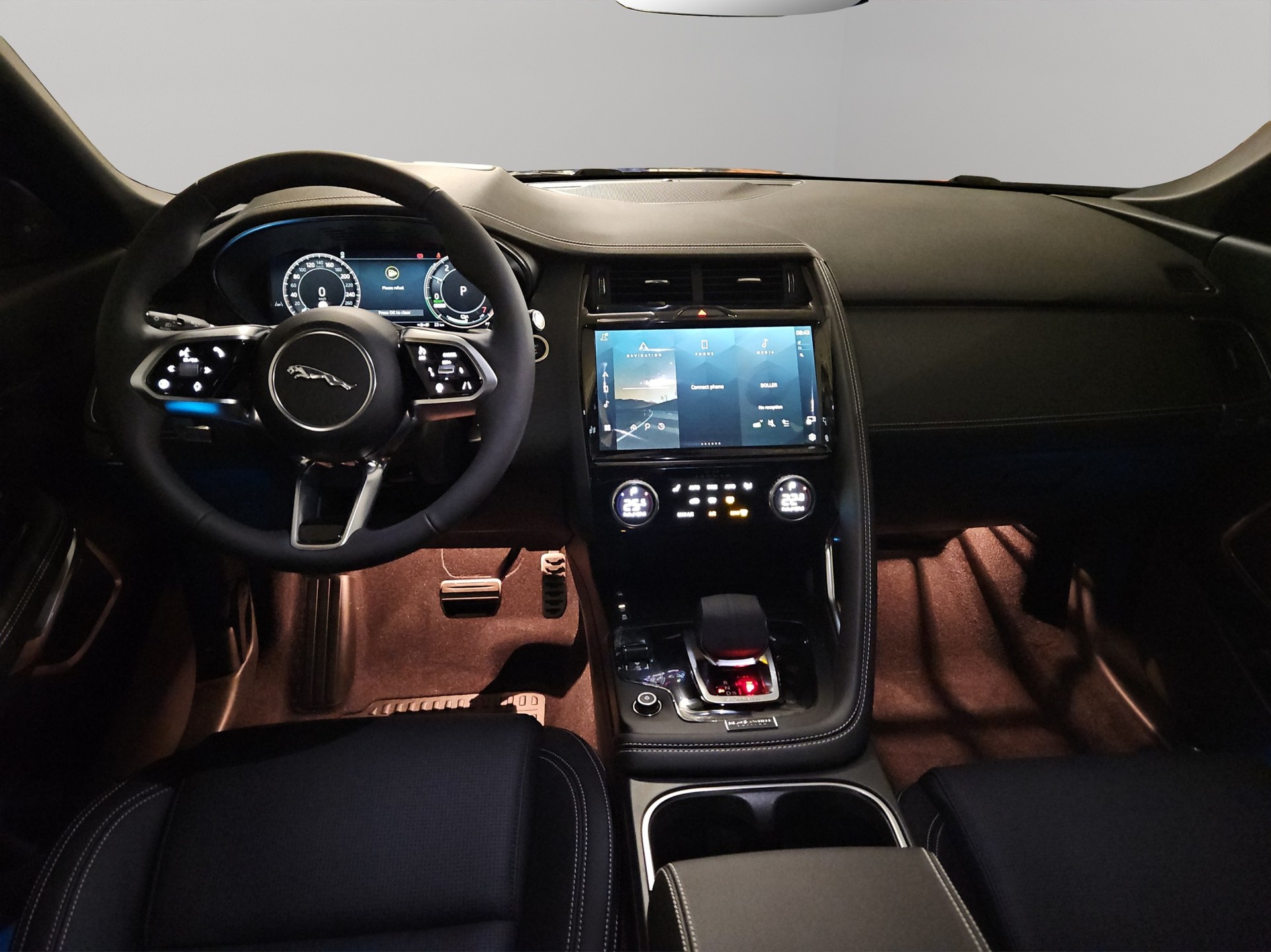 JAGUAR E-Pace 1.5 T 270e R-Dynamic SE AWD (Plug-in Hybrid)-image-9