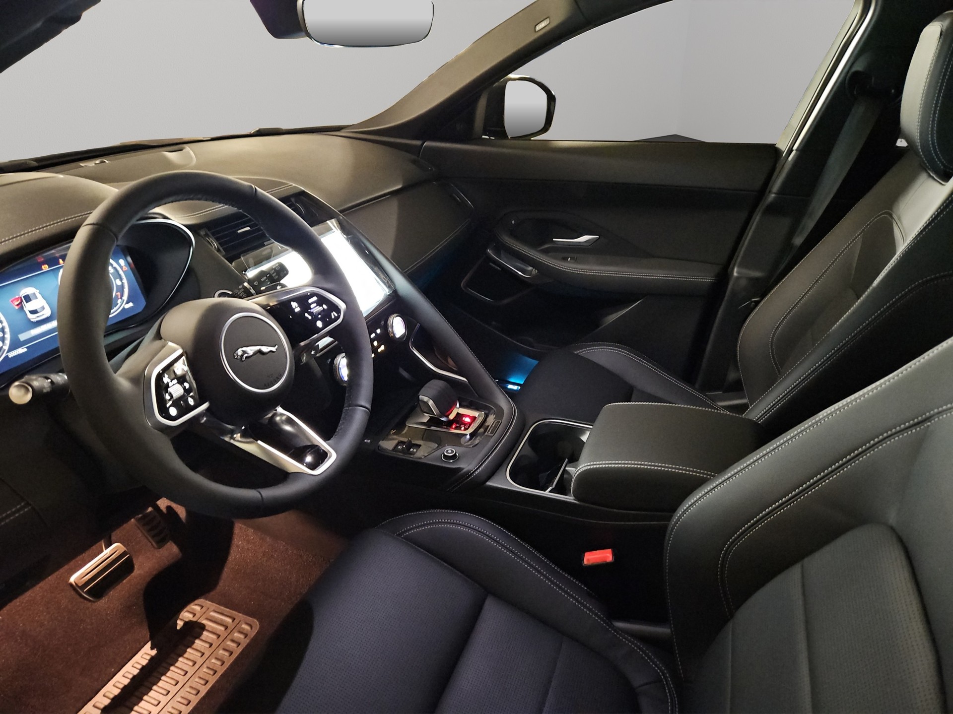 JAGUAR E-Pace 1.5 T 270e R-Dynamic SE AWD (Plug-in Hybrid)-image-8