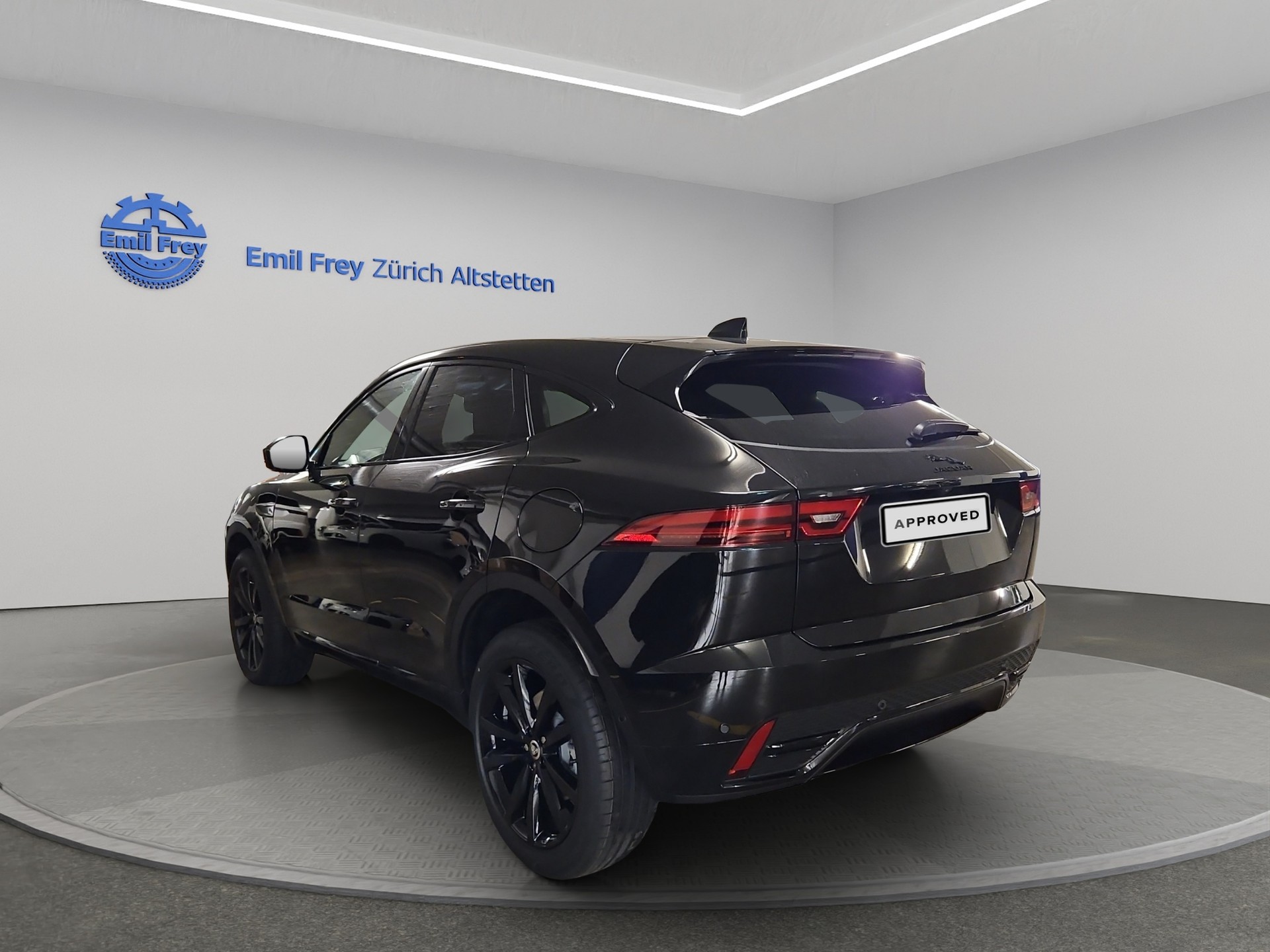 JAGUAR E-Pace 1.5 T 270e R-Dynamic SE AWD (Plug-in Hybrid)-image-4
