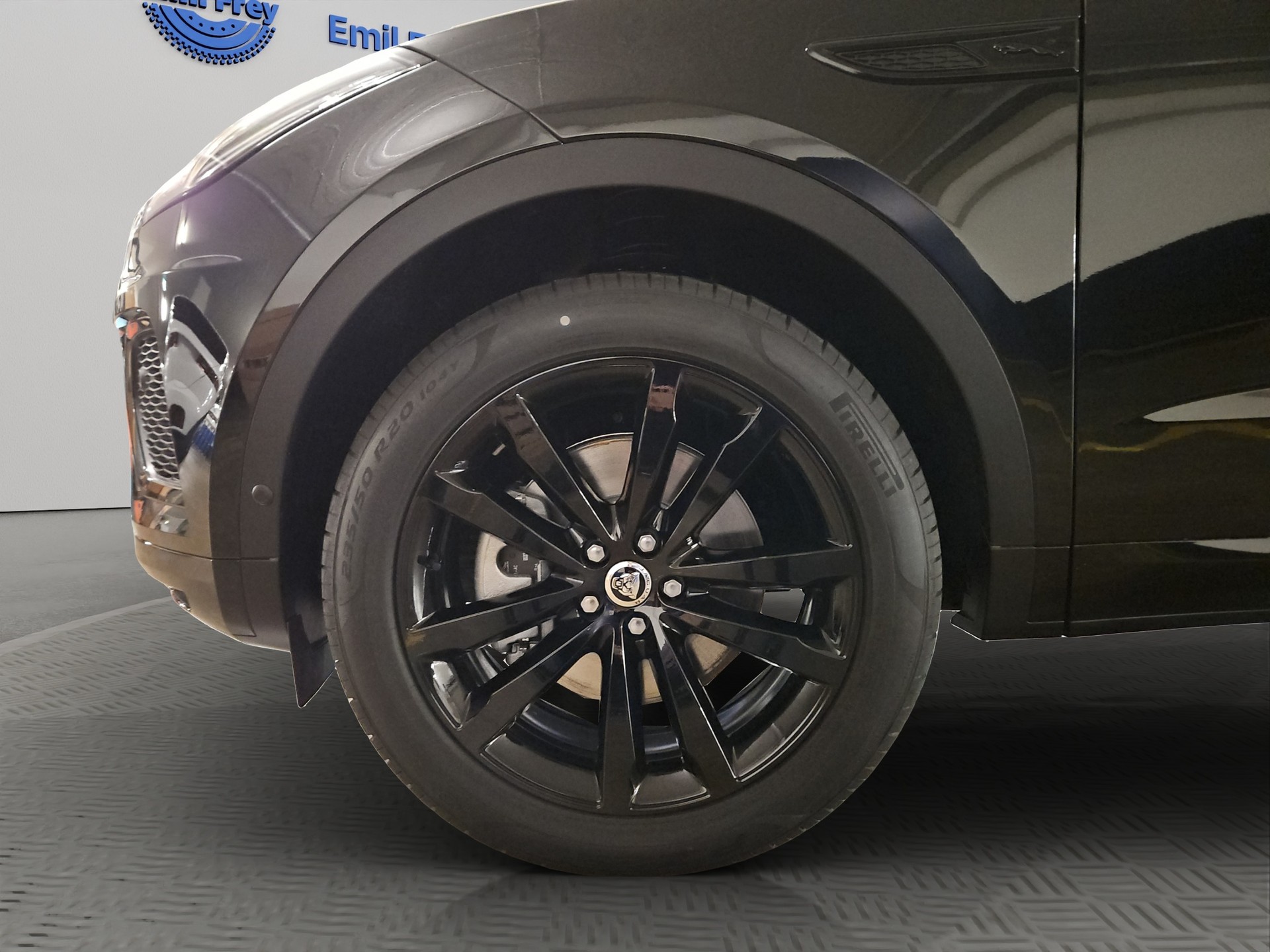 JAGUAR E-Pace 1.5 T 270e R-Dynamic SE AWD (Plug-in Hybrid)-image-13