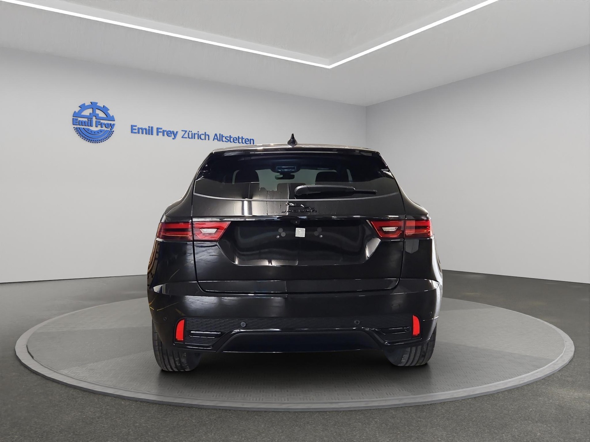 JAGUAR E-Pace 1.5 T 270e R-Dynamic SE AWD (Plug-in Hybrid)-image-4