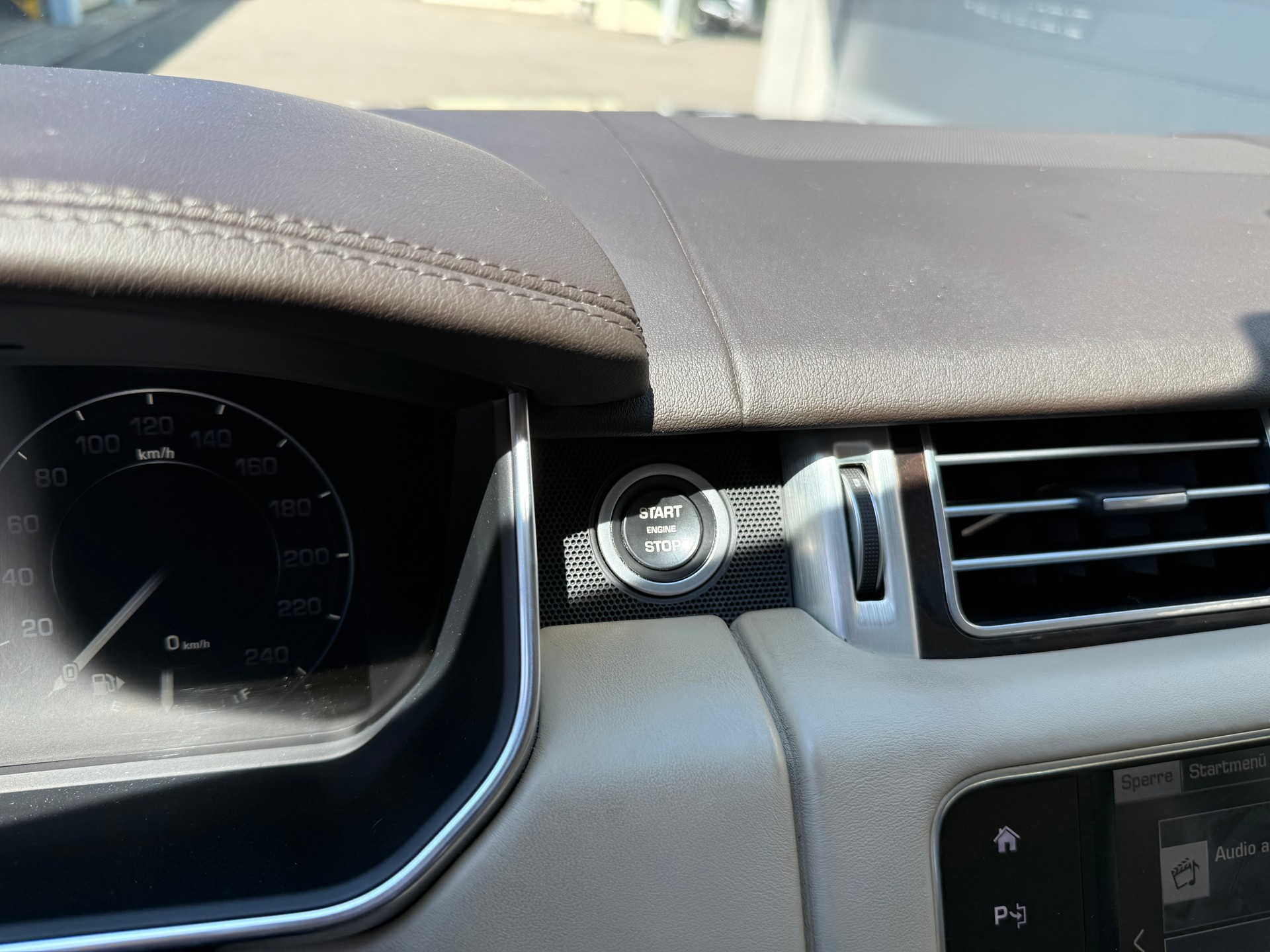LAND ROVER Range Rover 4.4 SDV8 Vogue Automatic-image-15