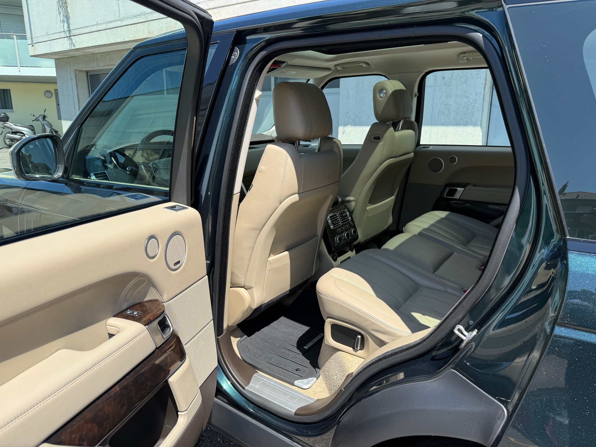 LAND ROVER Range Rover 4.4 SDV8 Vogue Automatic-image-25