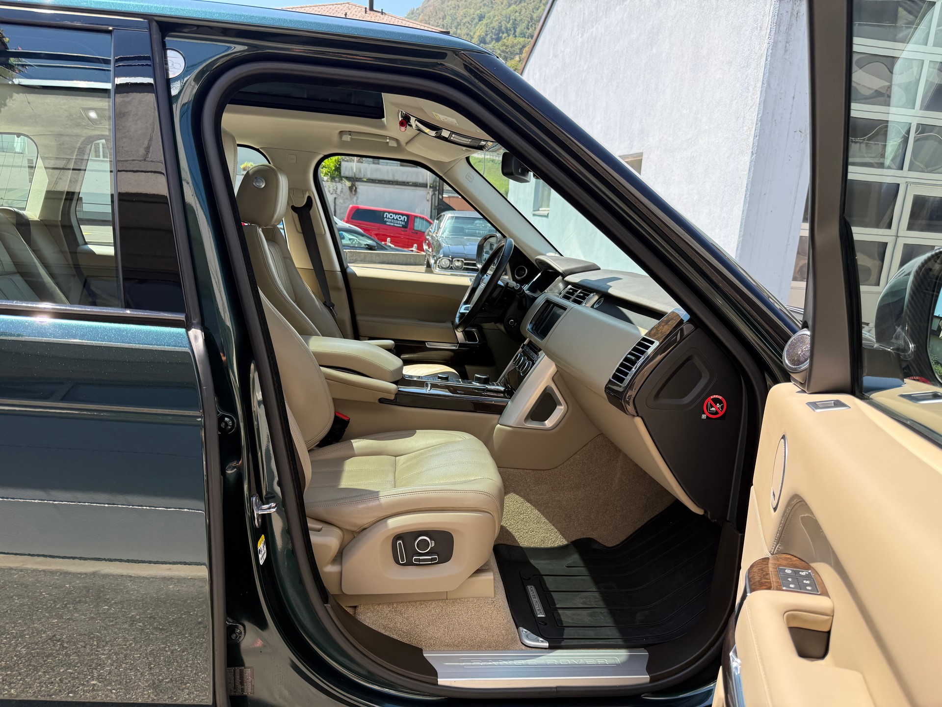 LAND ROVER Range Rover 4.4 SDV8 Vogue Automatic-image-12