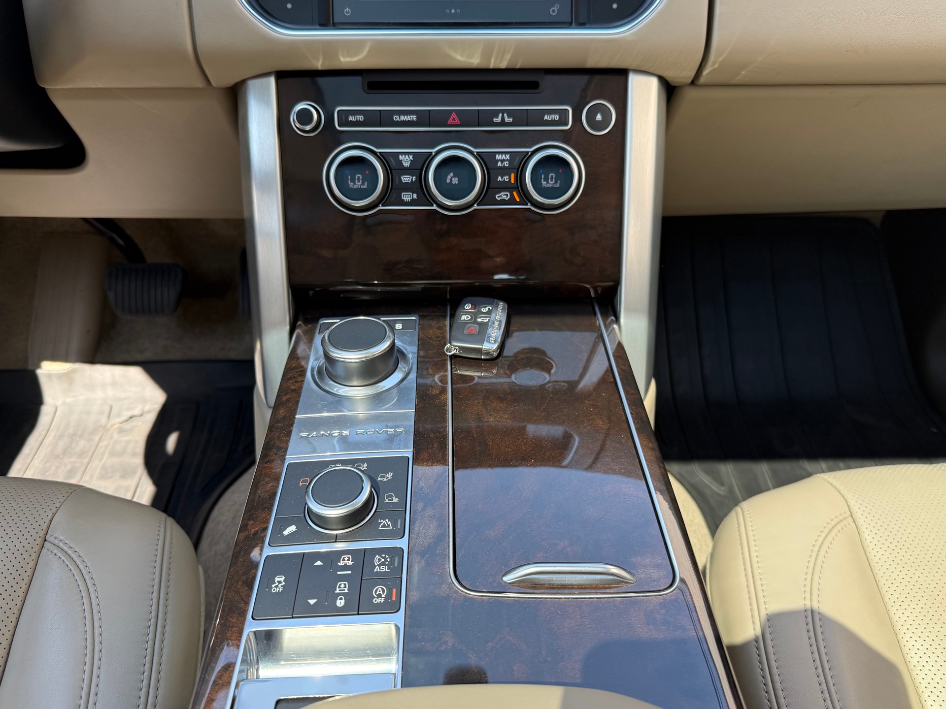LAND ROVER Range Rover 4.4 SDV8 Vogue Automatic-image-19