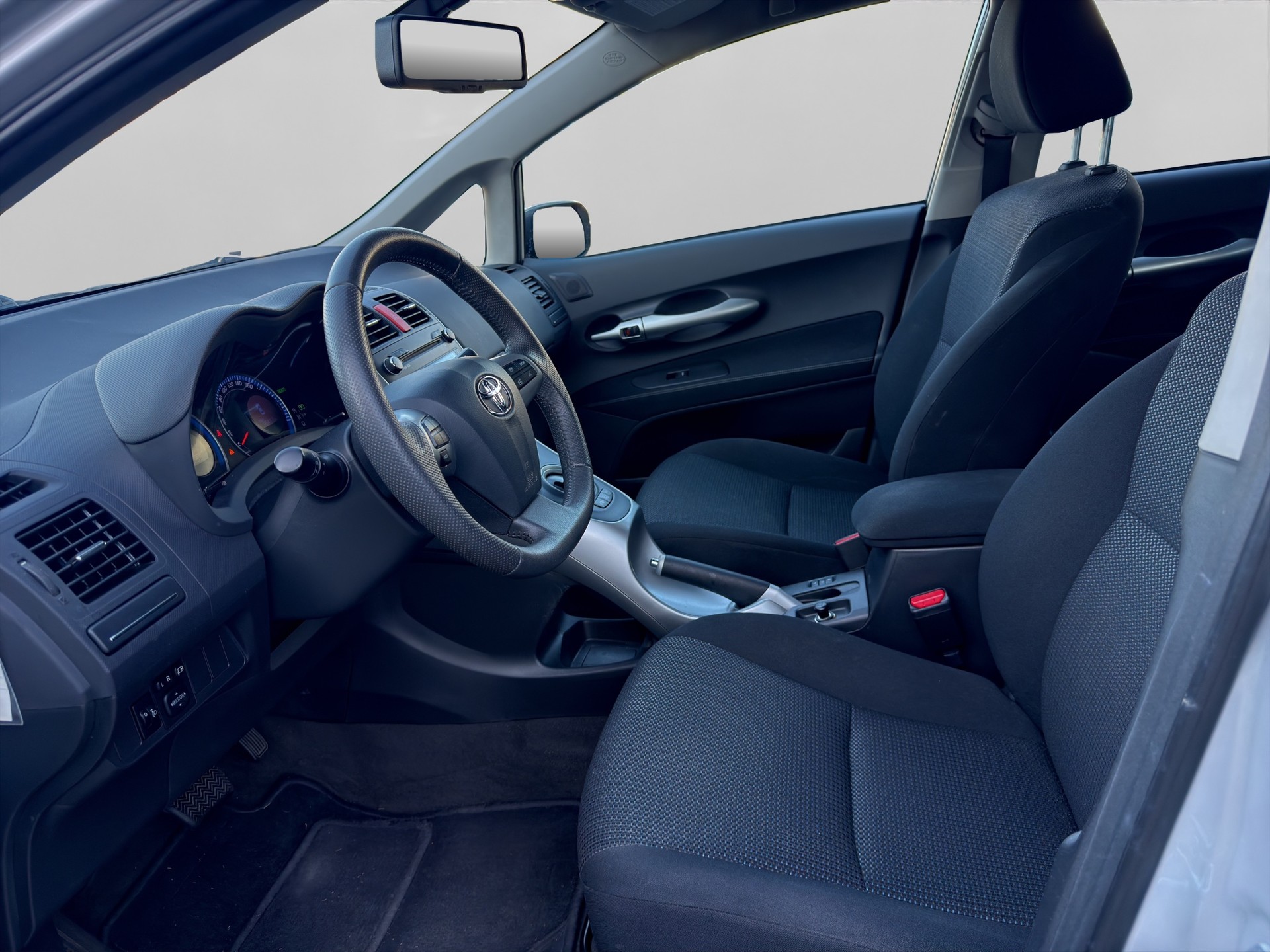 TOYOTA Auris 1.8 16V HSD Linea Luna-image-8