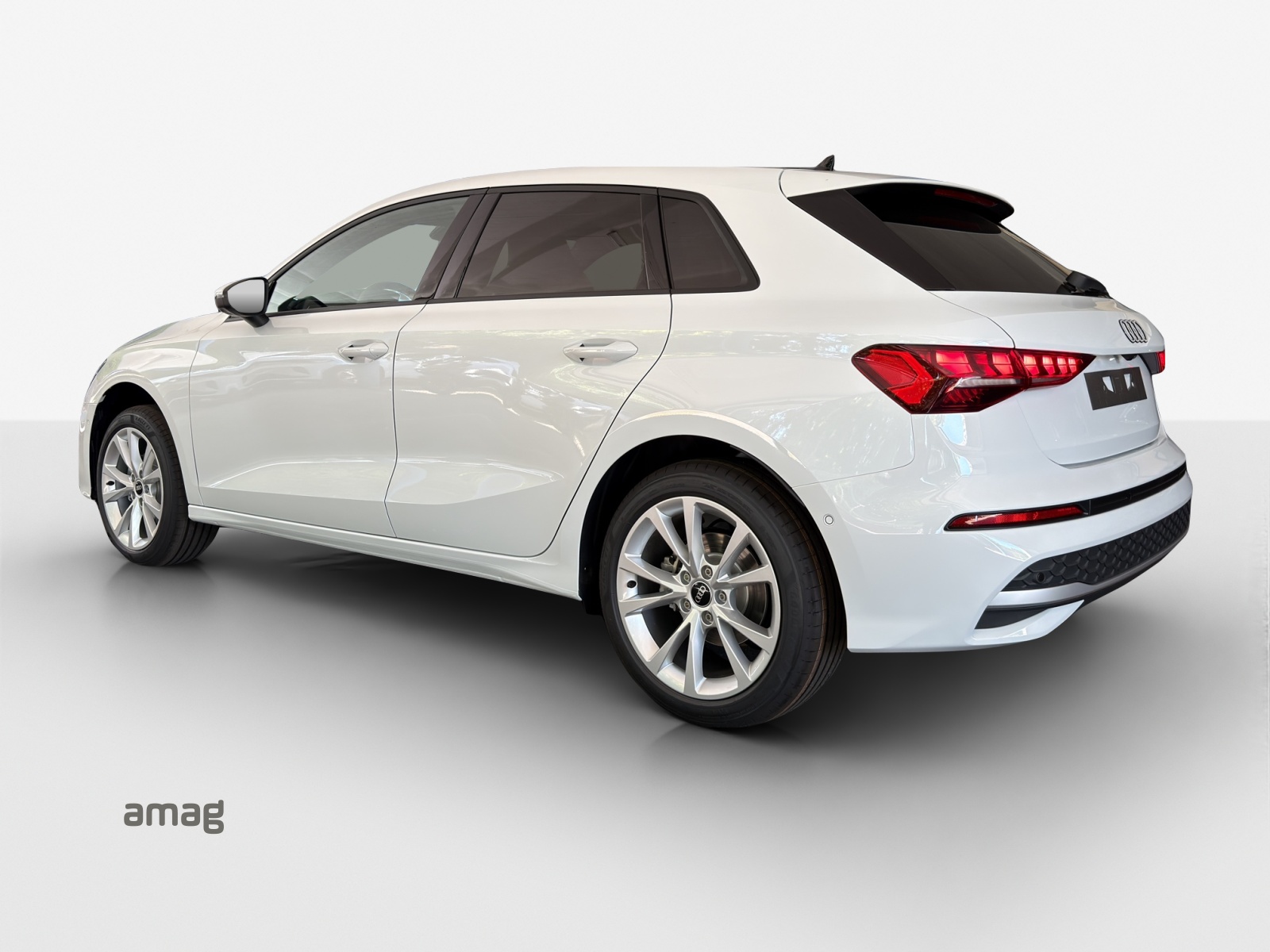 AUDI A3 Sportback TFSI 110 kW Attraction S tronic-image-2
