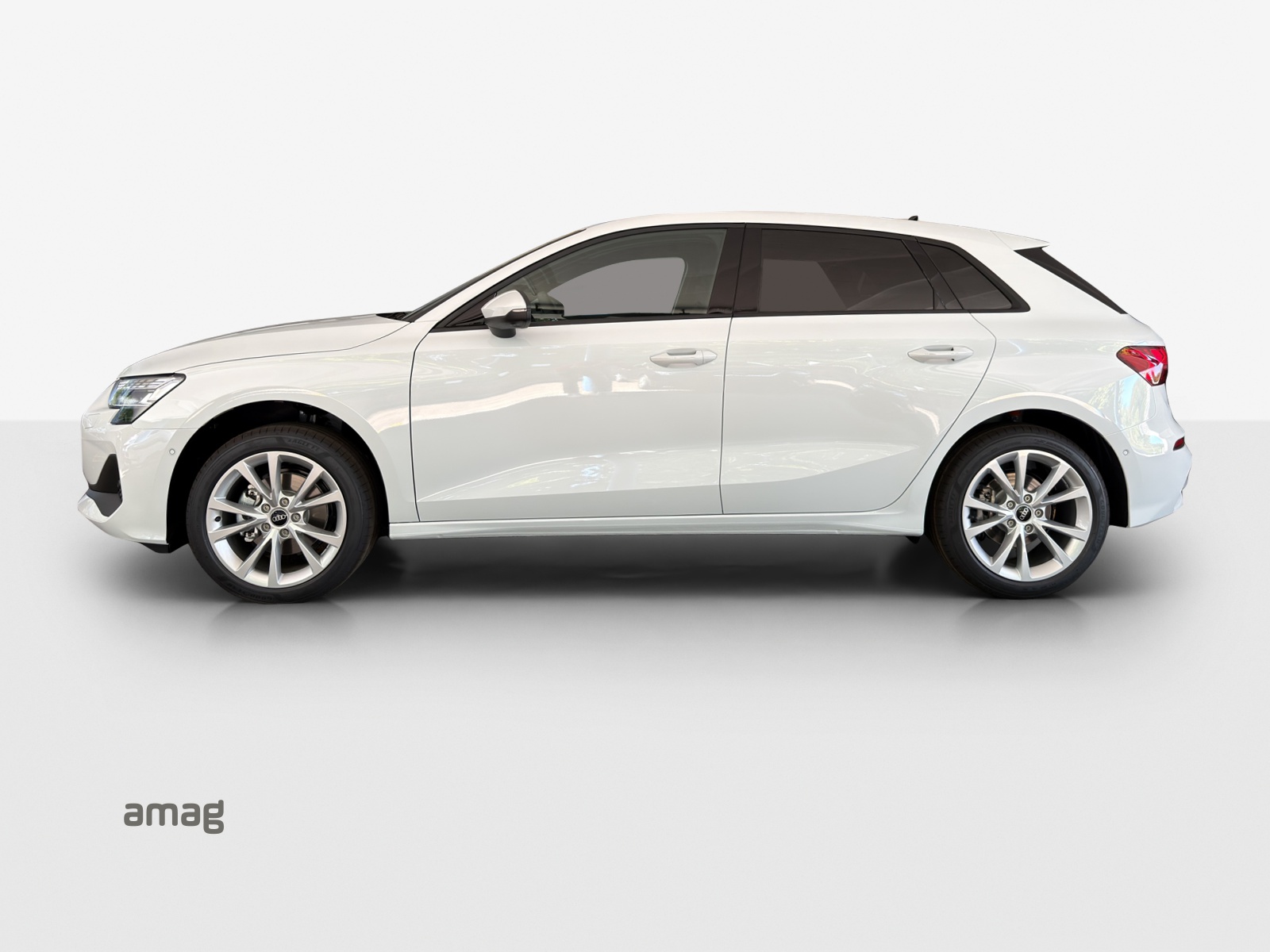 AUDI A3 Sportback TFSI 110 kW Attraction S tronic-image-1