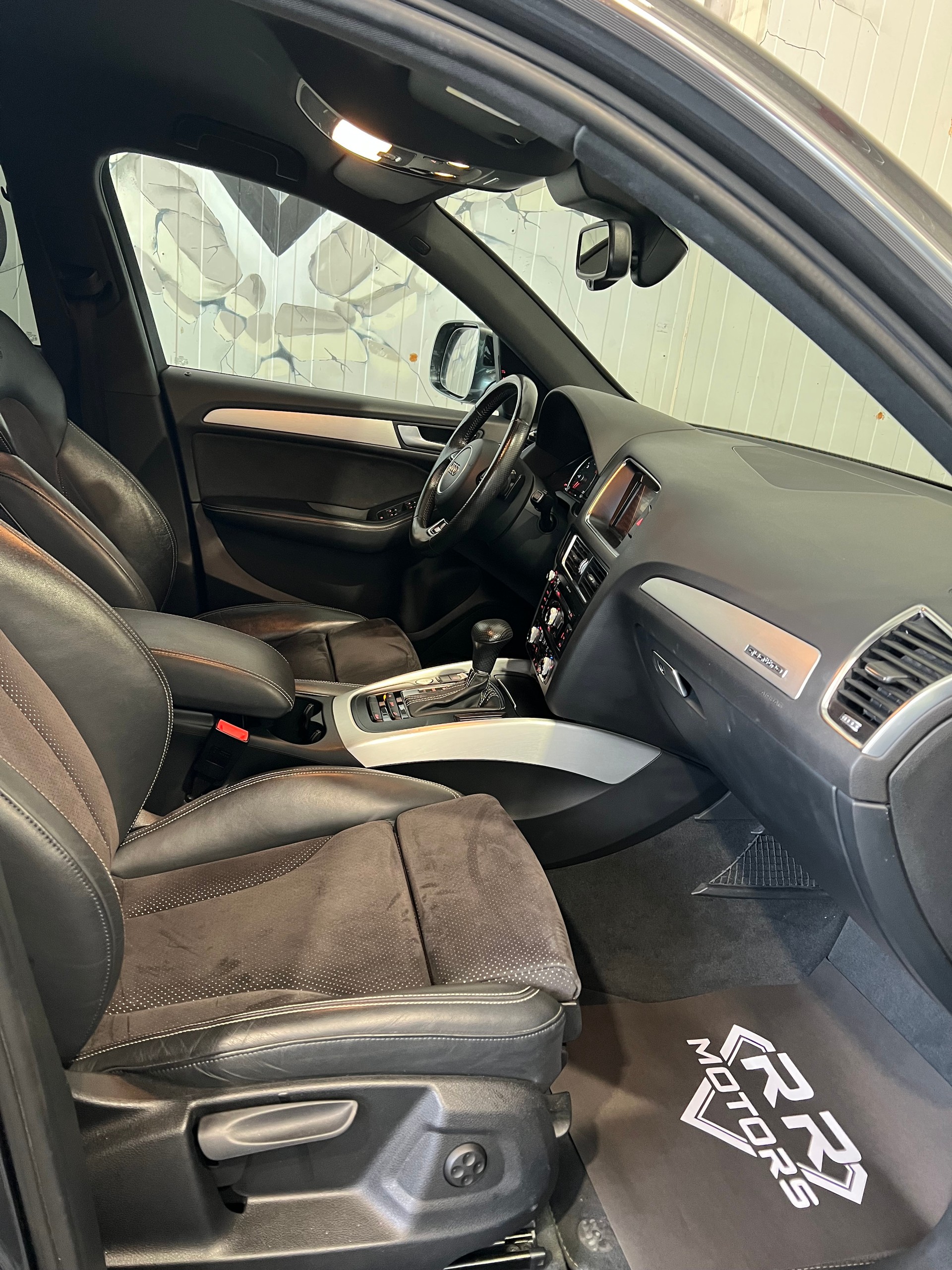AUDI Q5 2.0 TDI S-Line quattro S-tronic-image-6