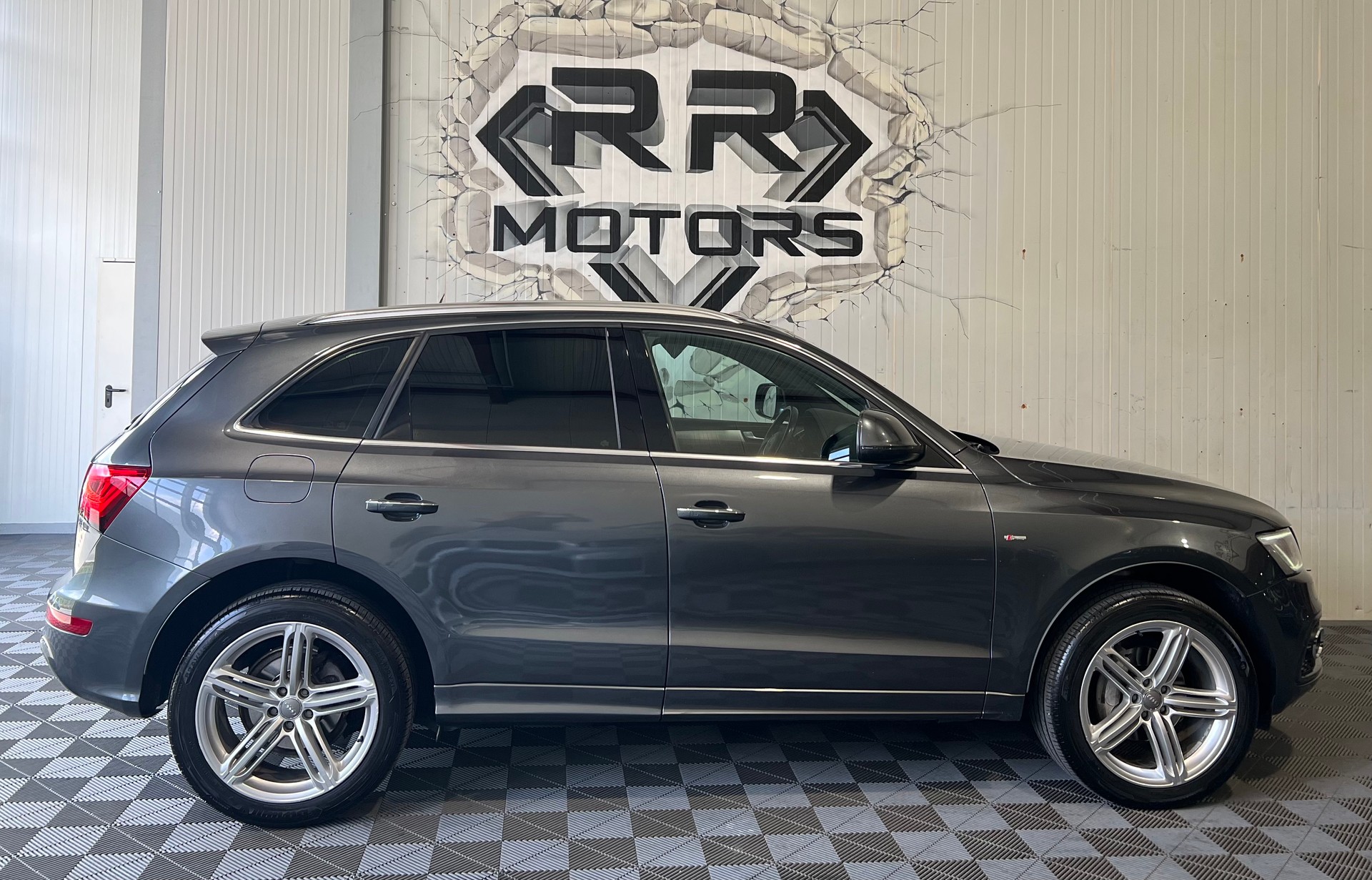 AUDI Q5 2.0 TDI S-Line quattro S-tronic-image-4