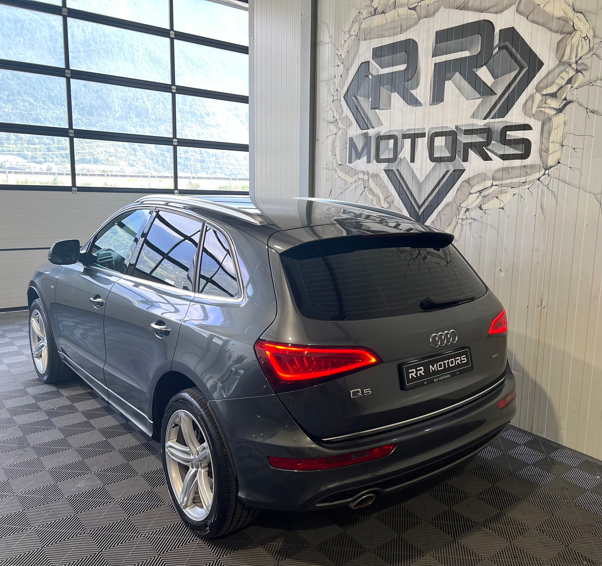 AUDI Q5 2.0 TDI S-Line quattro S-tronic-image-2