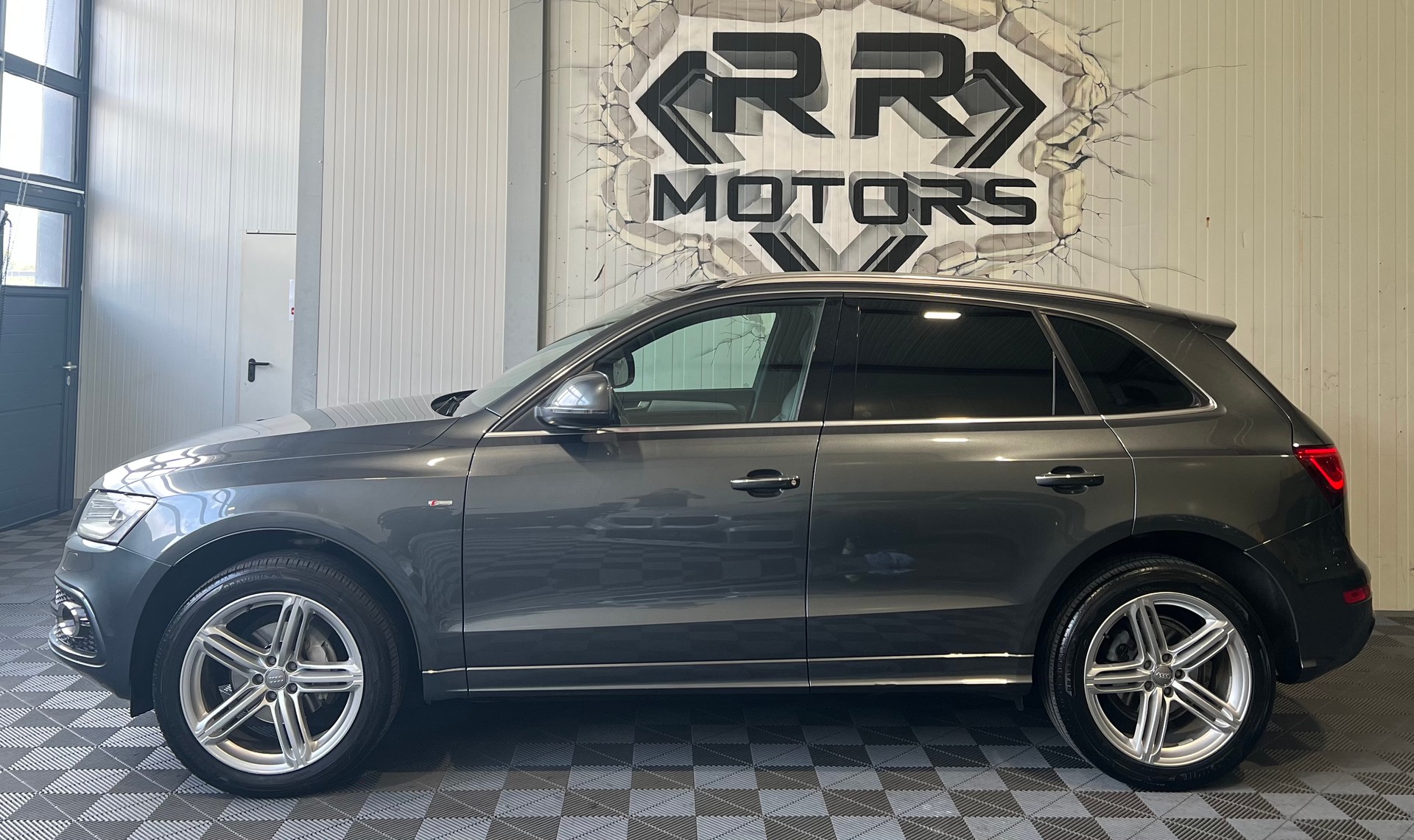 AUDI Q5 2.0 TDI S-Line quattro S-tronic-image-1