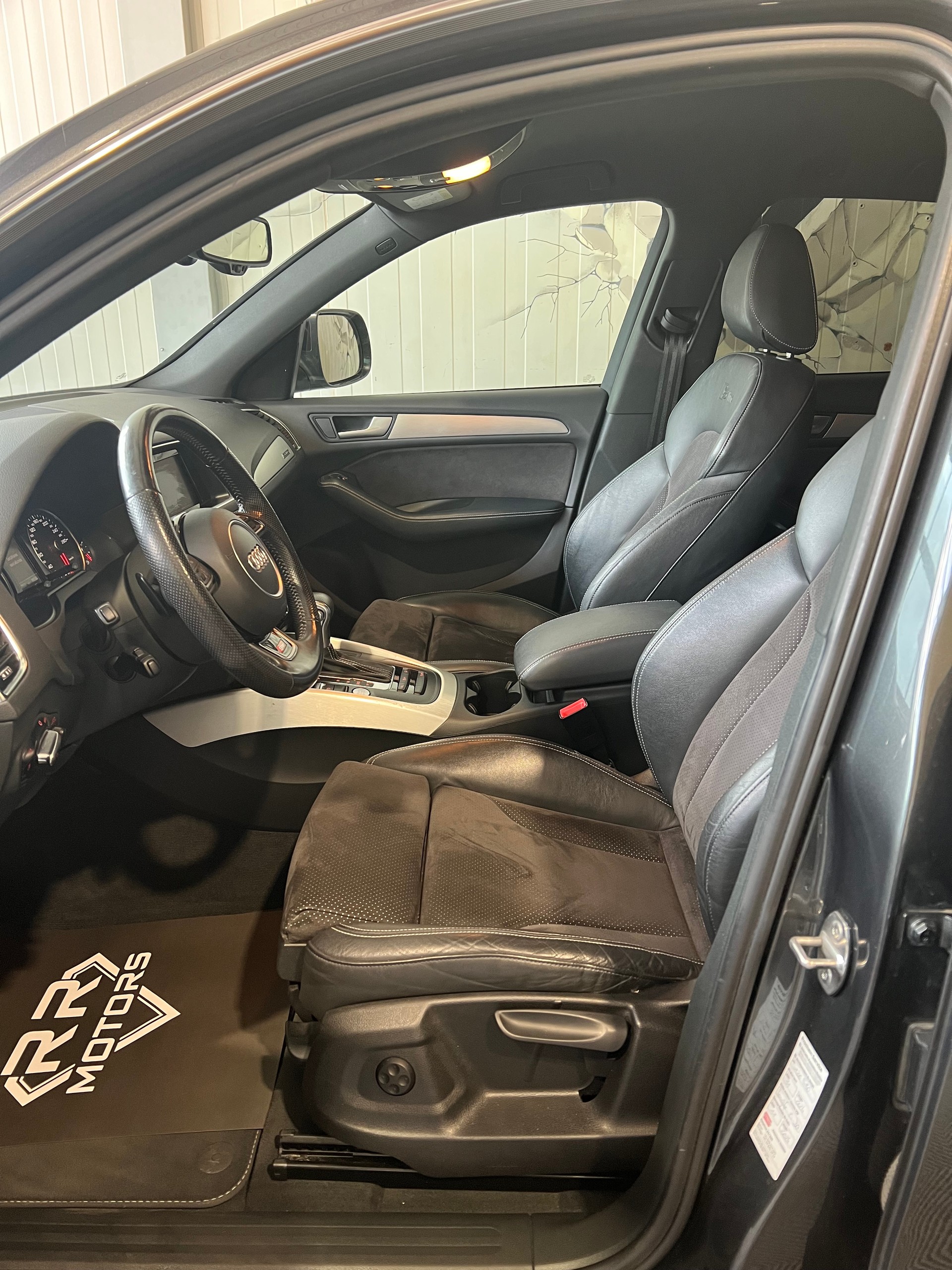 AUDI Q5 2.0 TDI S-Line quattro S-tronic-image-13