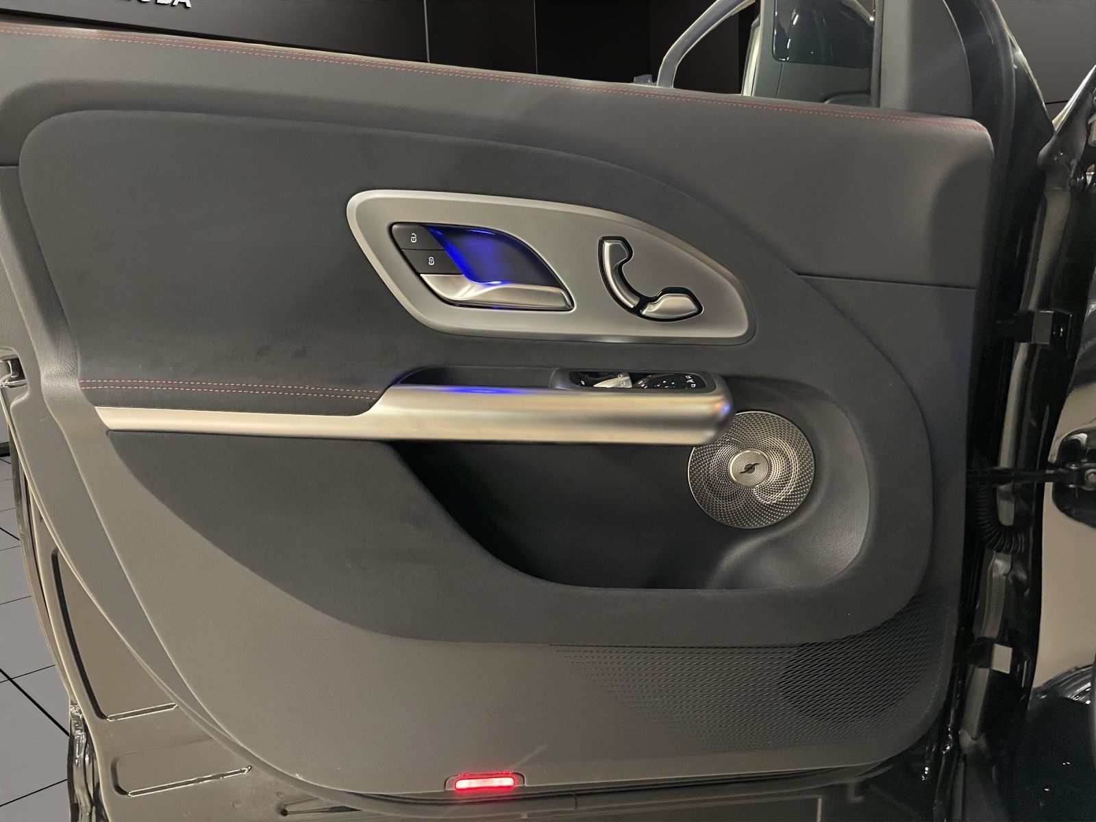 MERCEDES-BENZ GLB 350 4MATIC EQ-image-11