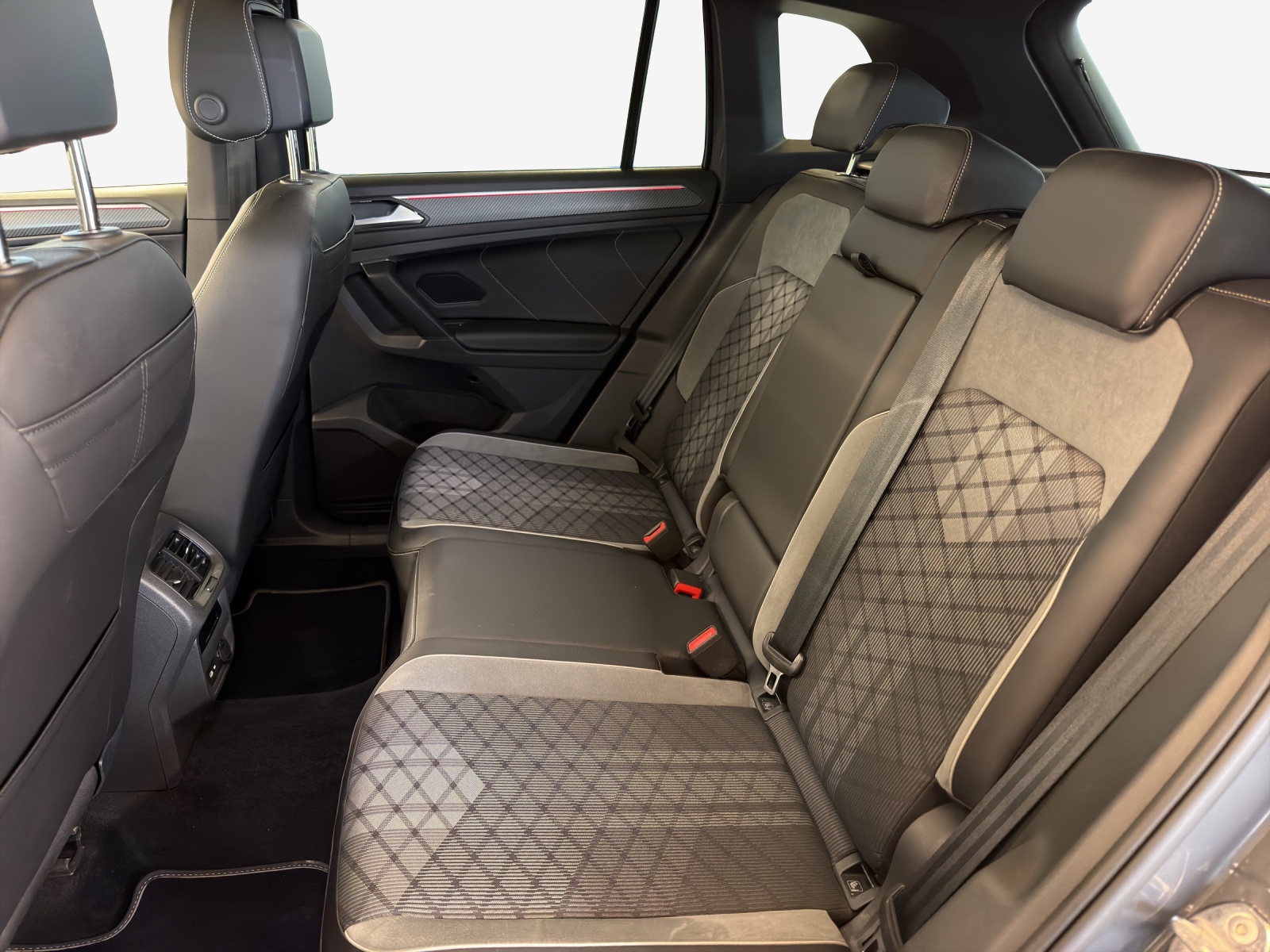 VW Tiguan 2.0TSI R-Line 4Motion DSG-image-11