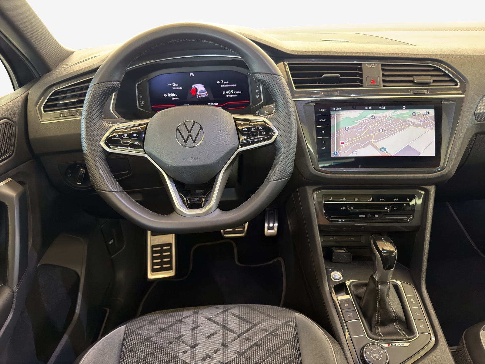 VW Tiguan 2.0TSI R-Line 4Motion DSG-image-8