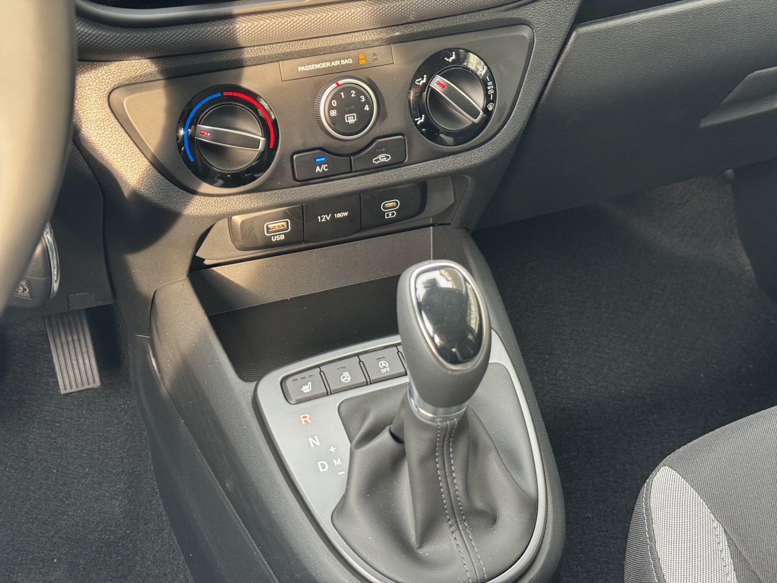 HYUNDAI i10 1.2 Amplia-image-9