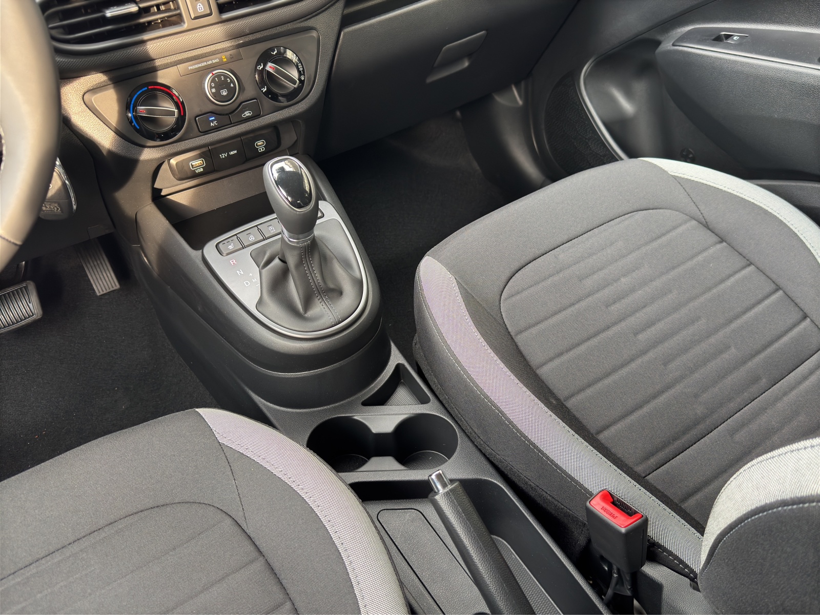HYUNDAI i10 1.2 Amplia-image-8