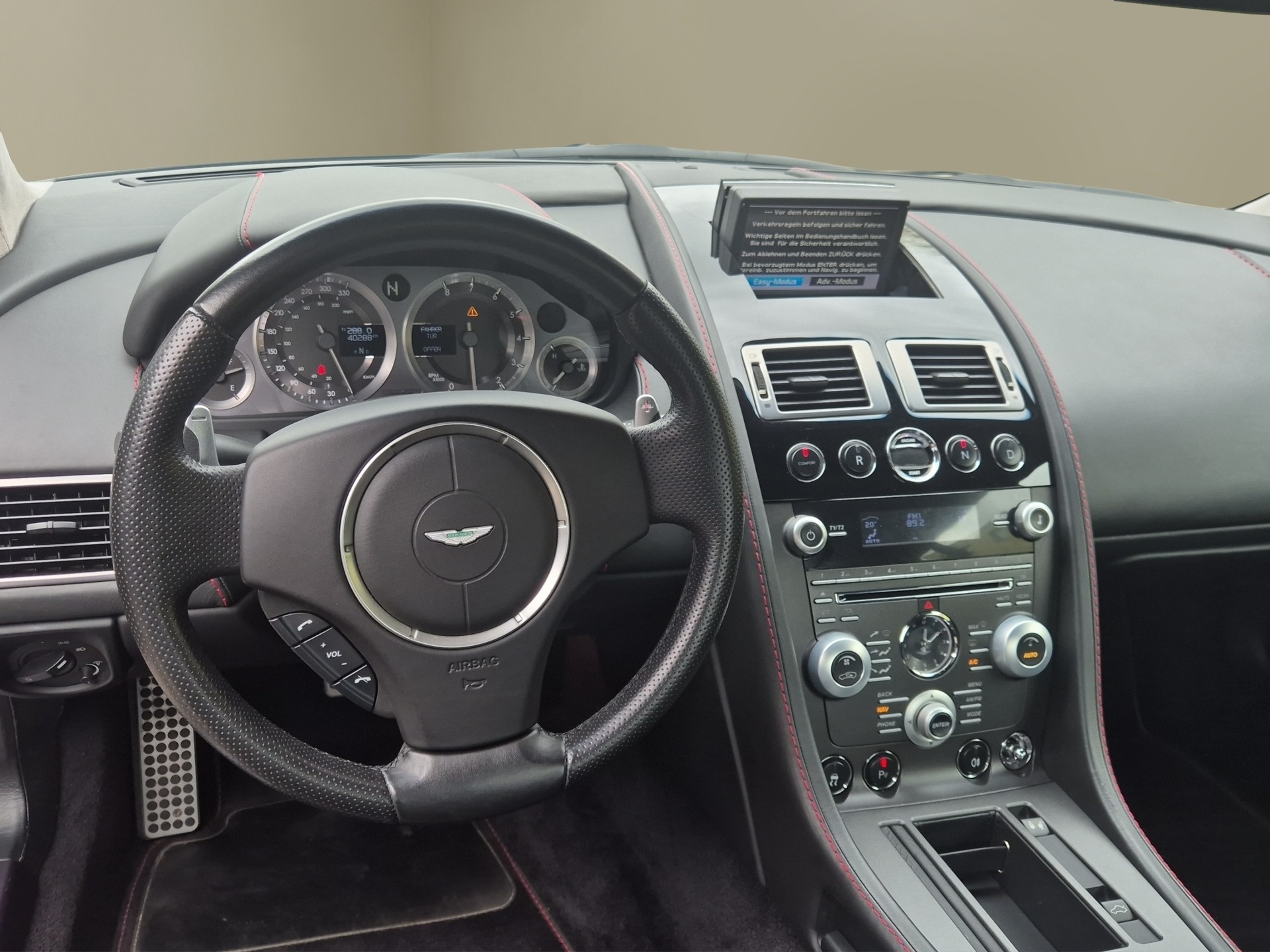 ASTON MARTIN V8 Vantage 4.7 Sportshift-image-12