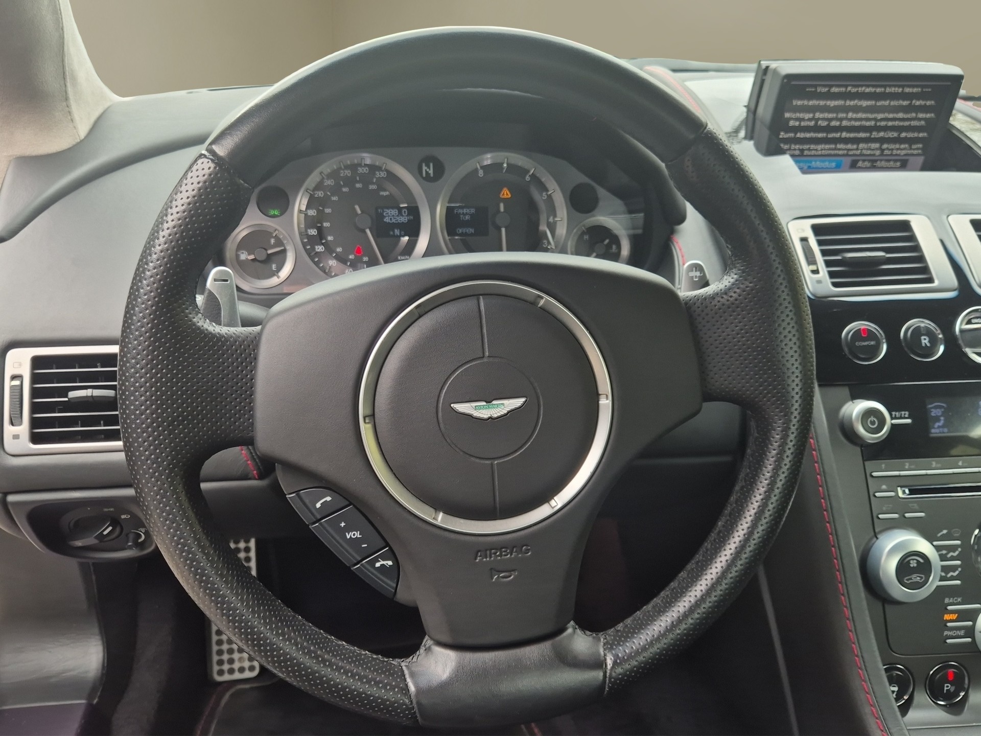 ASTON MARTIN V8 Vantage 4.7 Sportshift-image-13