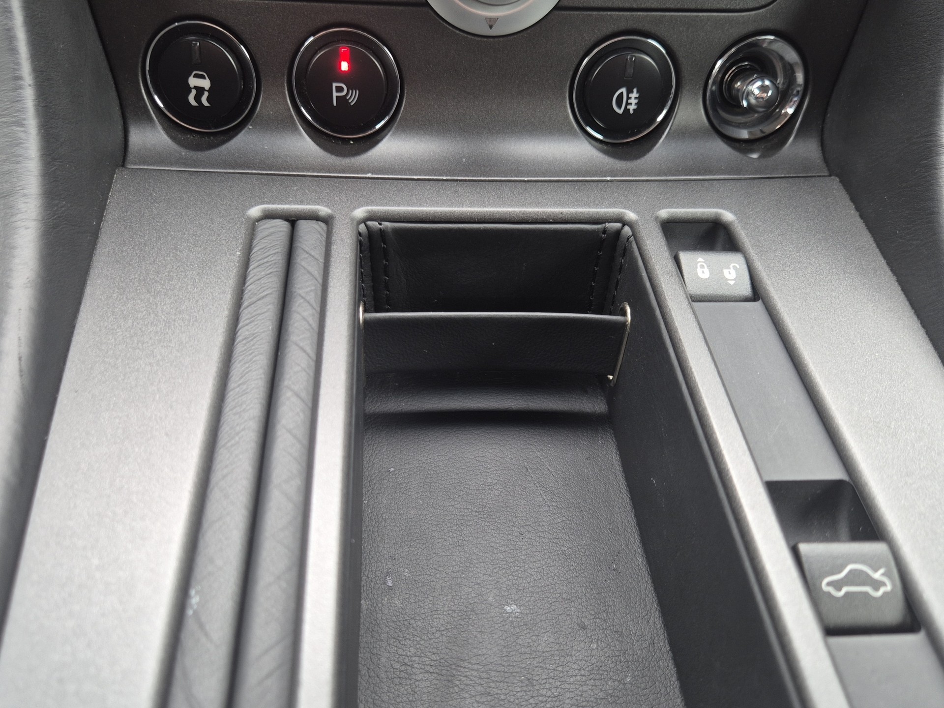 ASTON MARTIN V8 Vantage 4.7 Sportshift-image-21