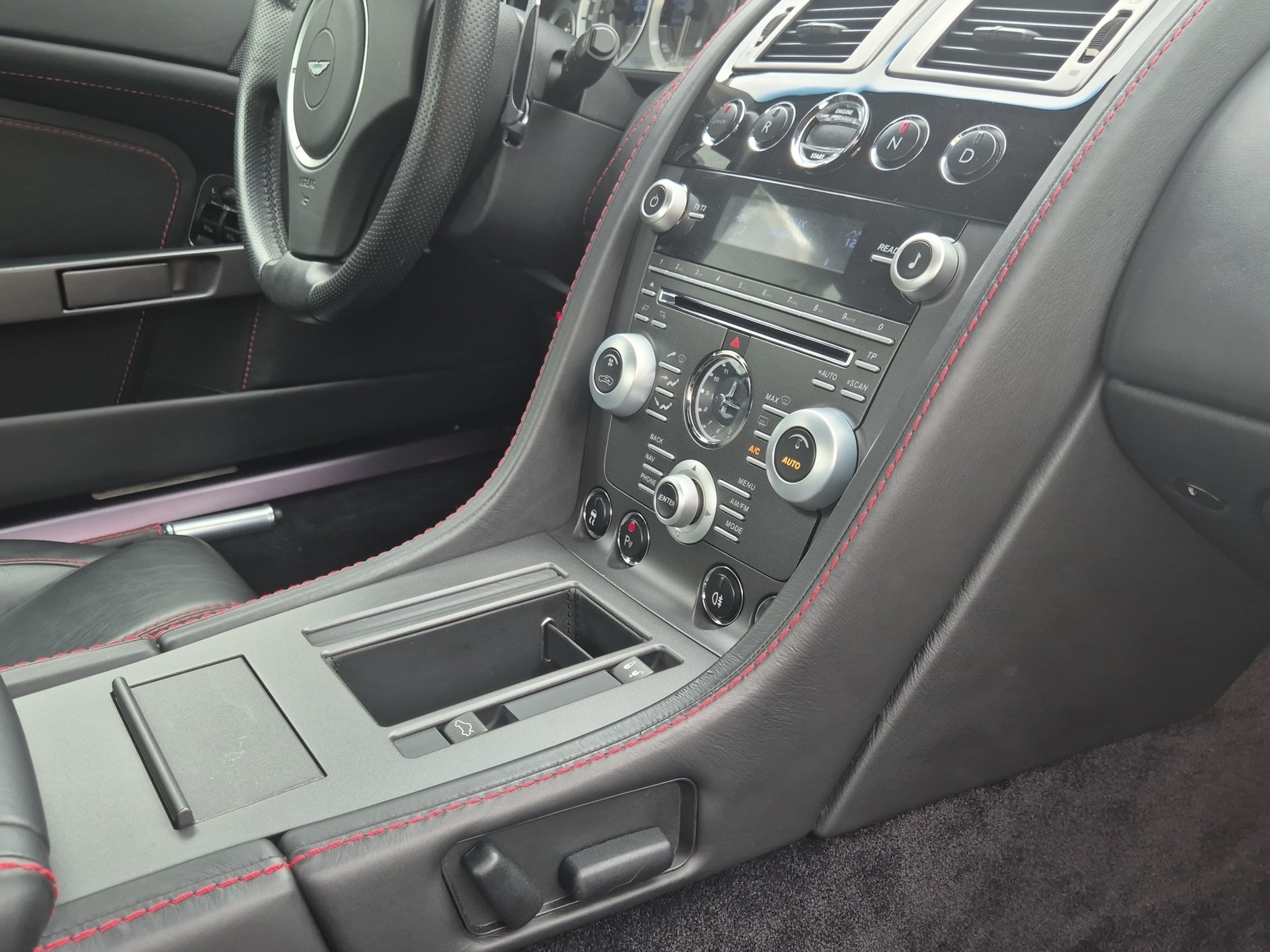 ASTON MARTIN V8 Vantage 4.7 Sportshift-image-19