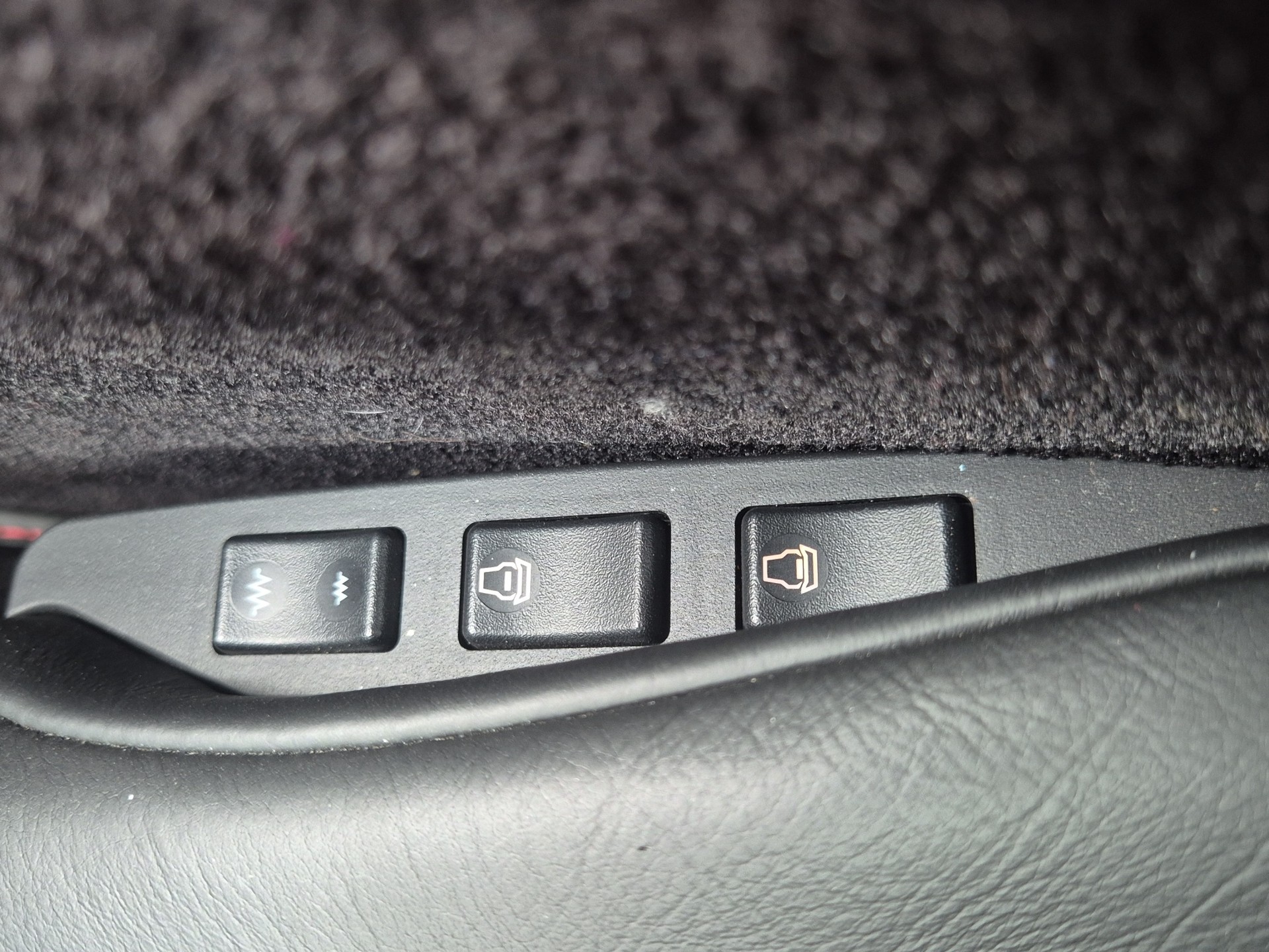 ASTON MARTIN V8 Vantage 4.7 Sportshift-image-10