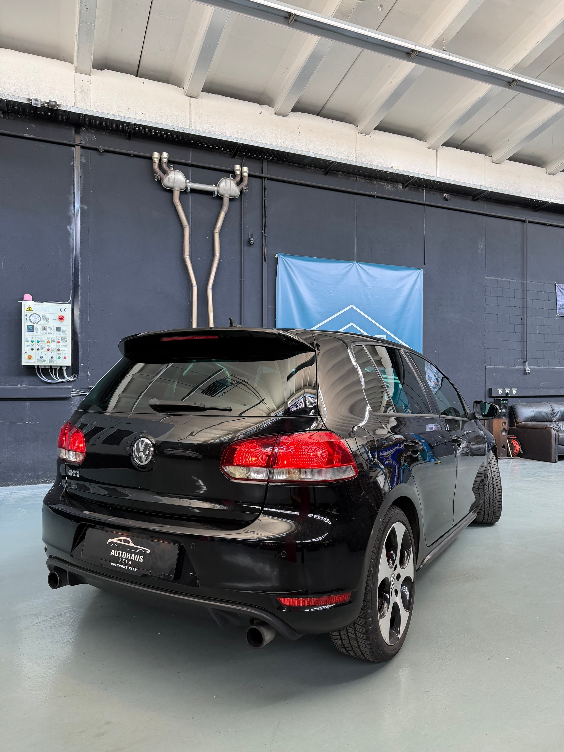 VW Golf 2.0 TSI GTI DSG-image-1