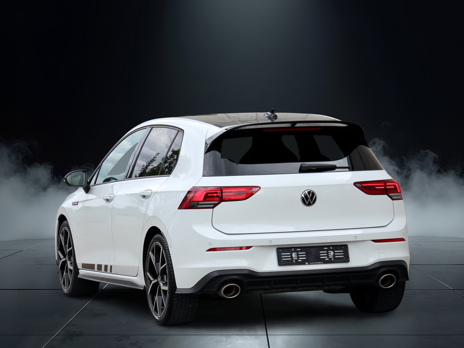 VW Golf 2.0 TSI GTI Clubsport- EDITION 300PS DSG *TOP-Ausstattung *Black & White Package-image-2