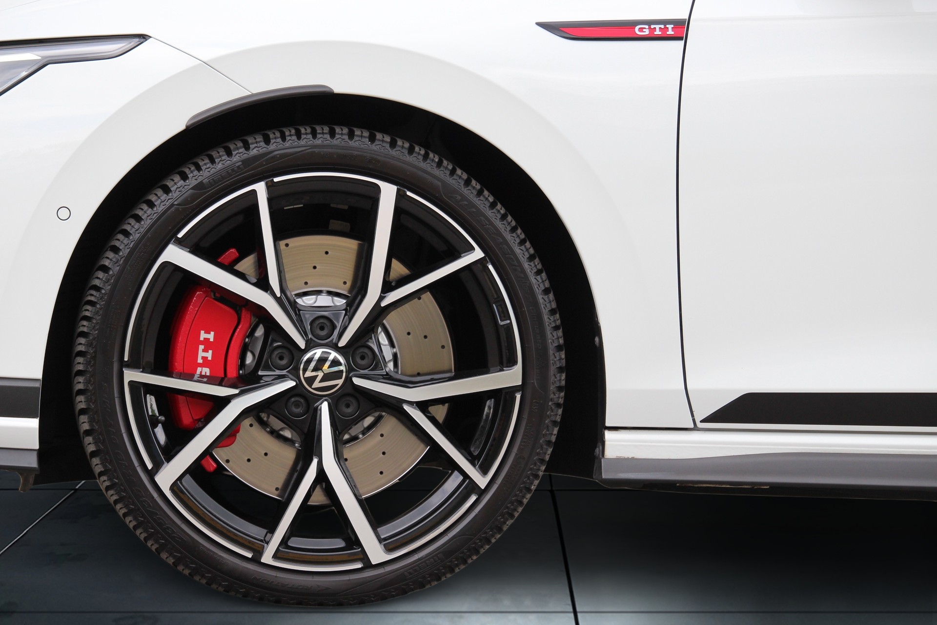 VW Golf 2.0 TSI GTI Clubsport- EDITION 300PS DSG *TOP-Ausstattung *Black & White Package-image-3