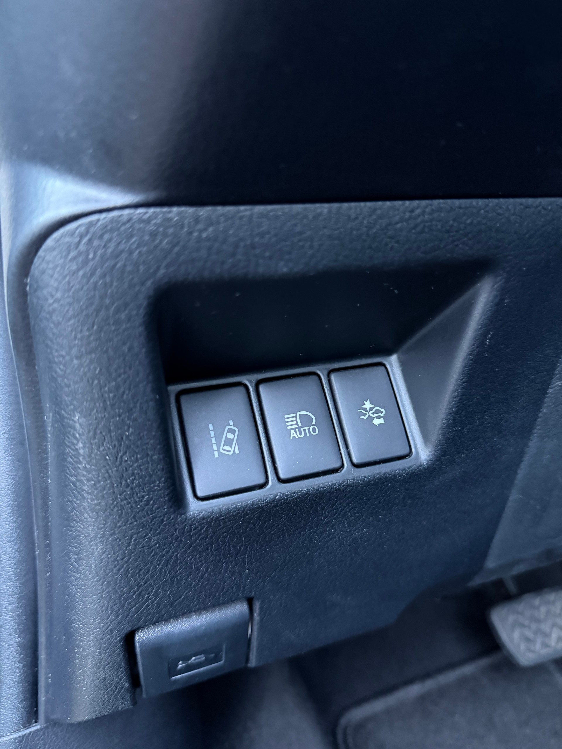 TOYOTA Yaris 1.5 VVT-i Hybrid Comfort e-CVT / Ab MFK / Frisch ab Service / neue Bereifung / Klima / Tempomat / Freisprecheinrichtung-image-14