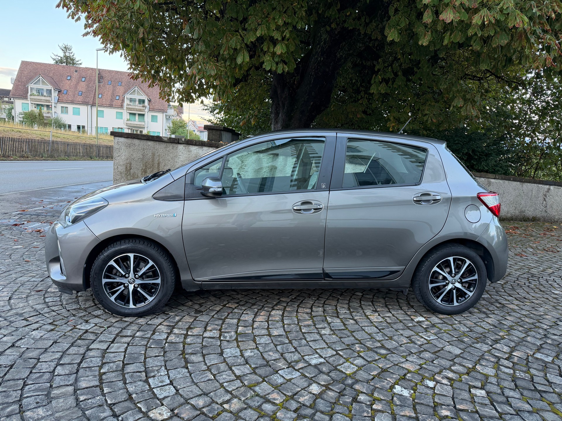 TOYOTA Yaris 1.5 VVT-i Hybrid Comfort e-CVT / Ab MFK / Frisch ab Service / neue Bereifung / Klima / Tempomat / Freisprecheinrichtung-image-7