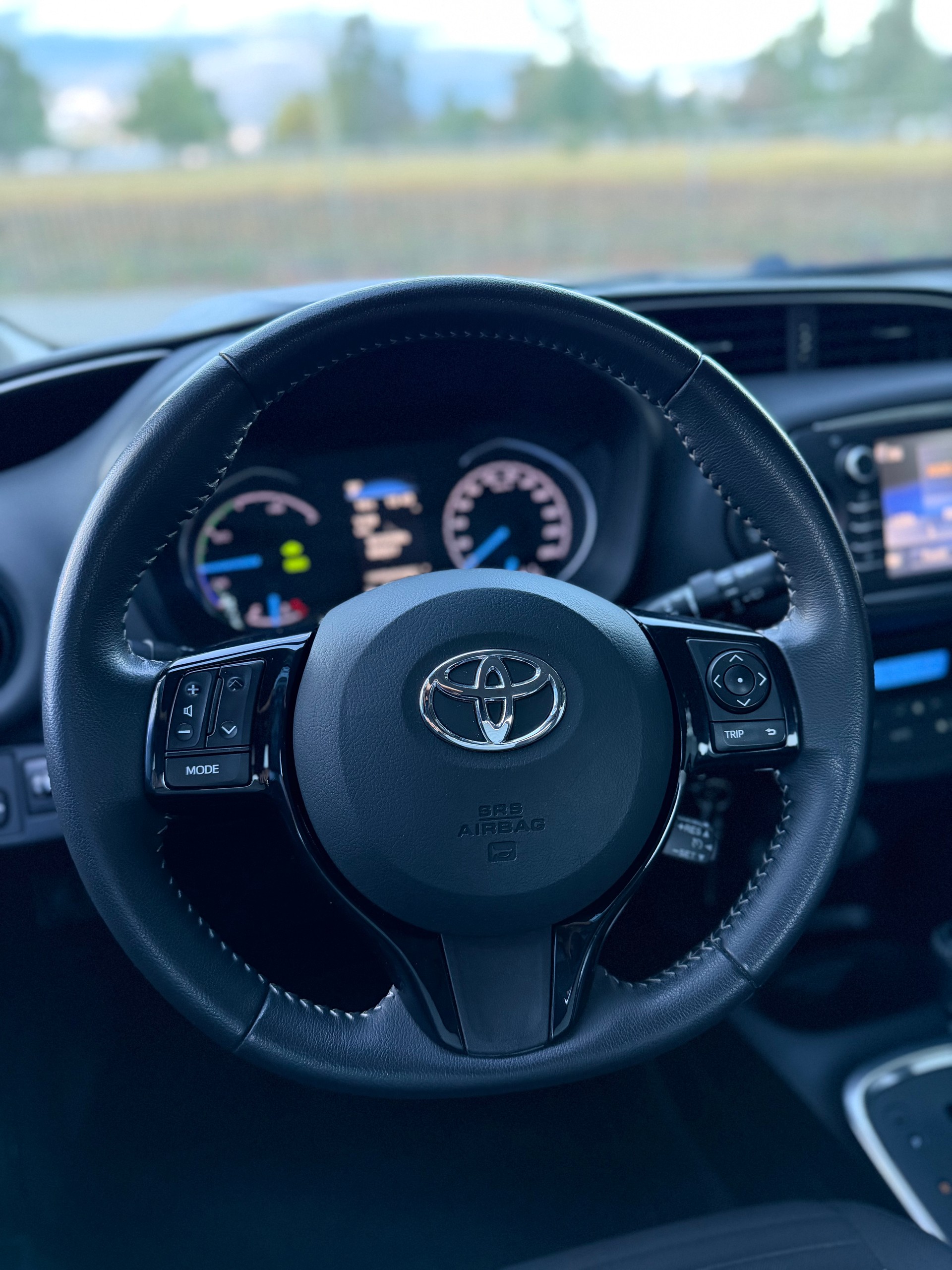 TOYOTA Yaris 1.5 VVT-i Hybrid Comfort e-CVT / Ab MFK / Frisch ab Service / neue Bereifung / Klima / Tempomat / Freisprecheinrichtung-image-12