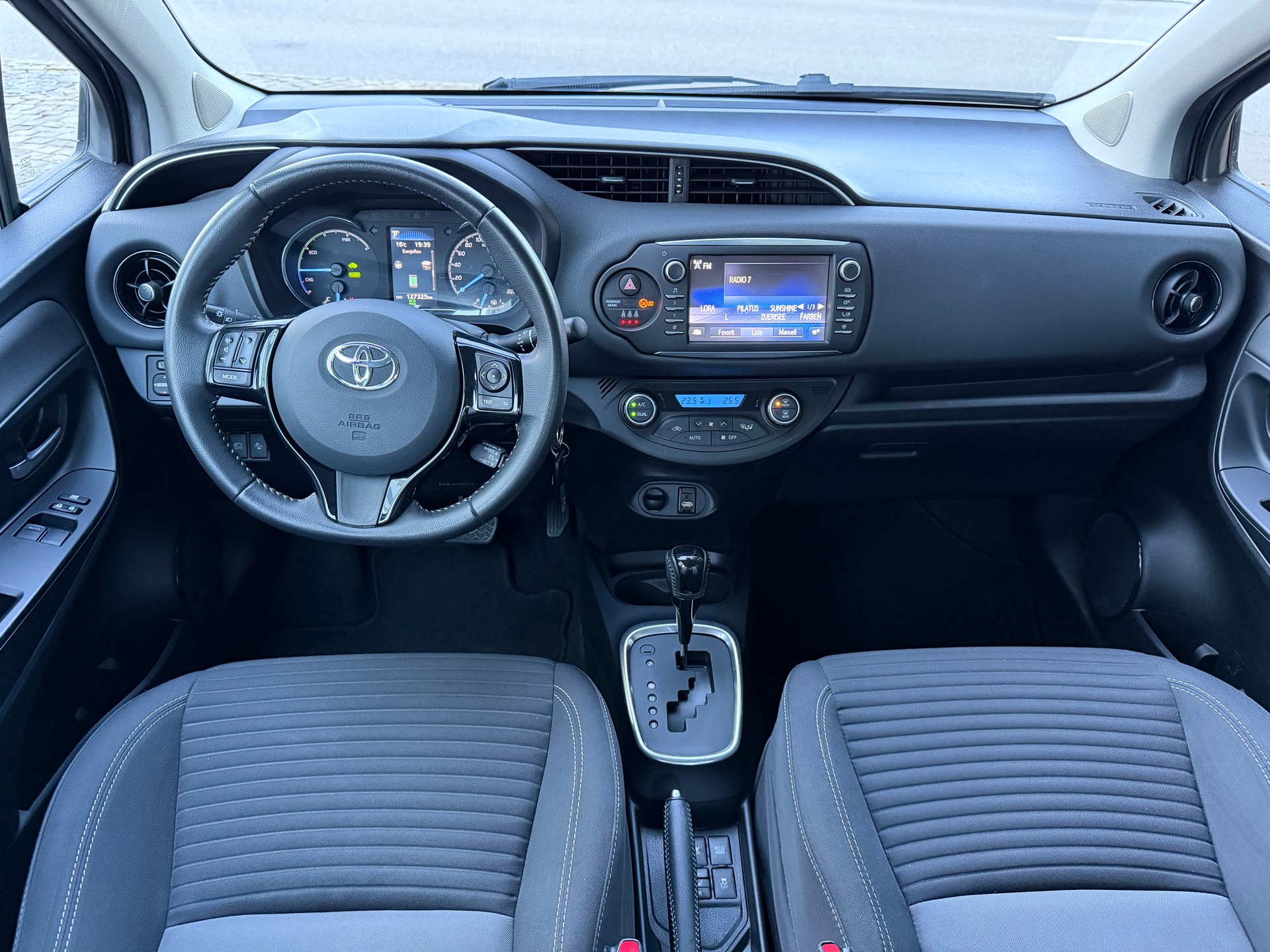 TOYOTA Yaris 1.5 VVT-i Hybrid Comfort e-CVT / Ab MFK / Frisch ab Service / neue Bereifung / Klima / Tempomat / Freisprecheinrichtung-image-10